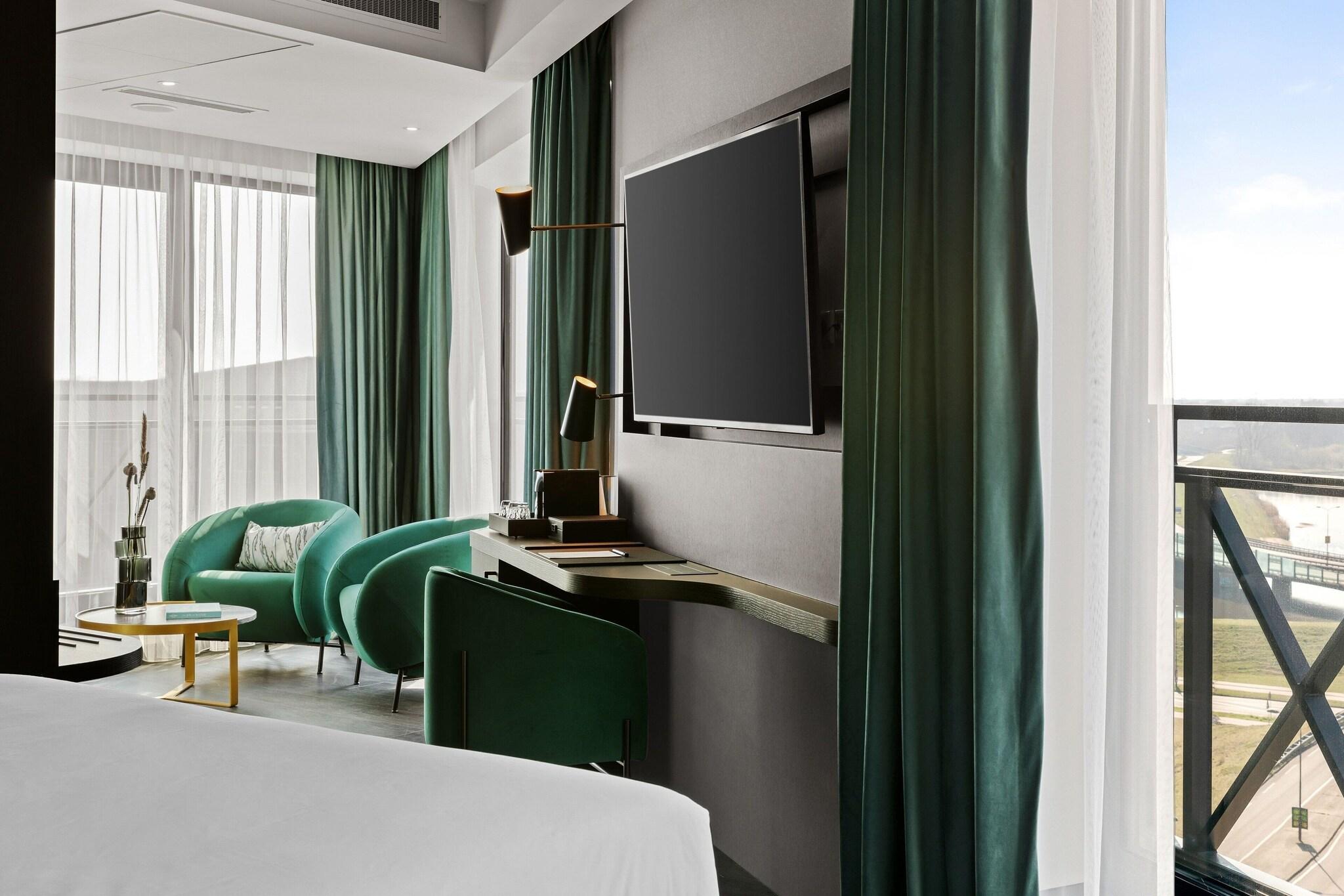 Junior Suite King Size Bed