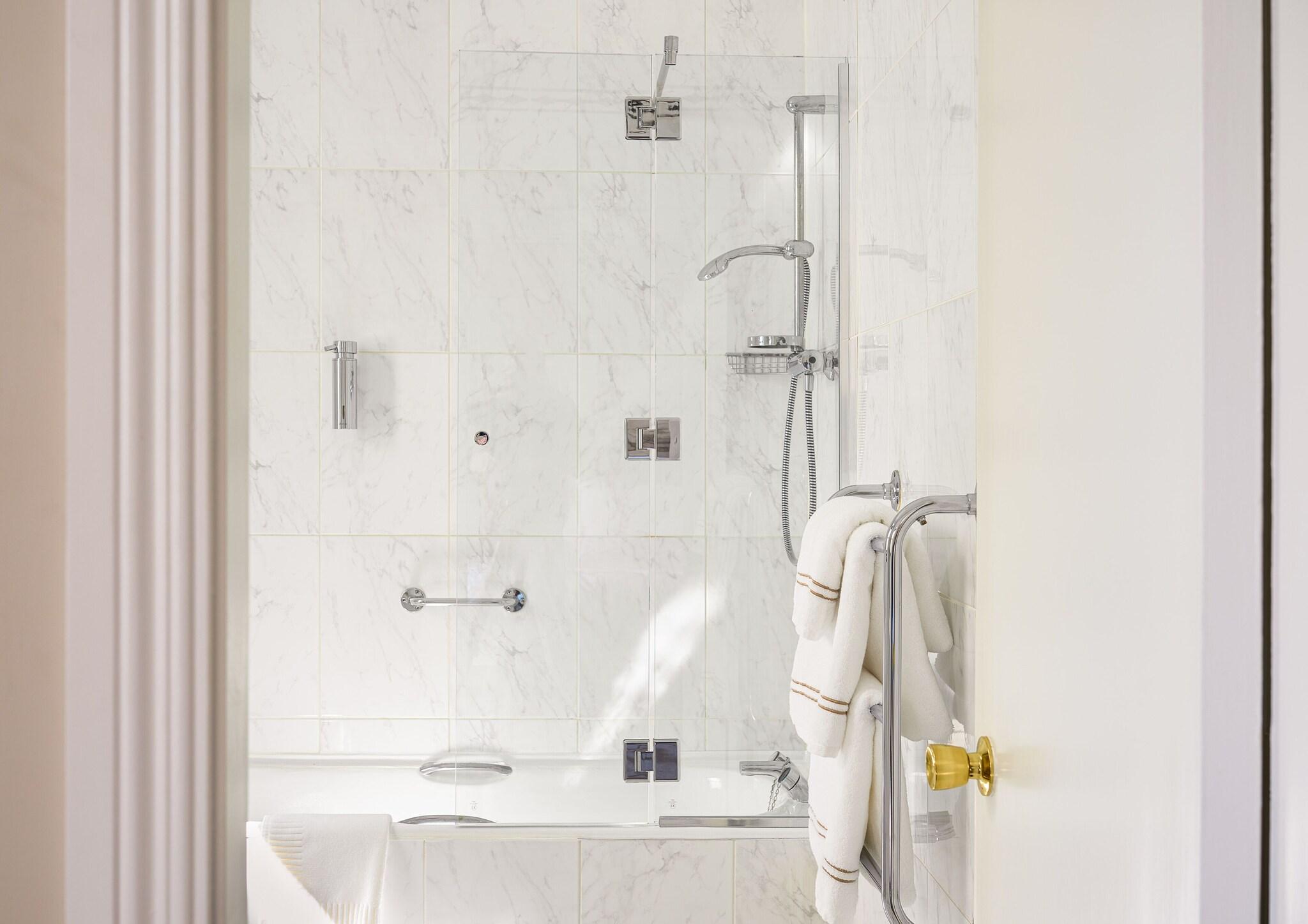 Double Deluxe King Bed