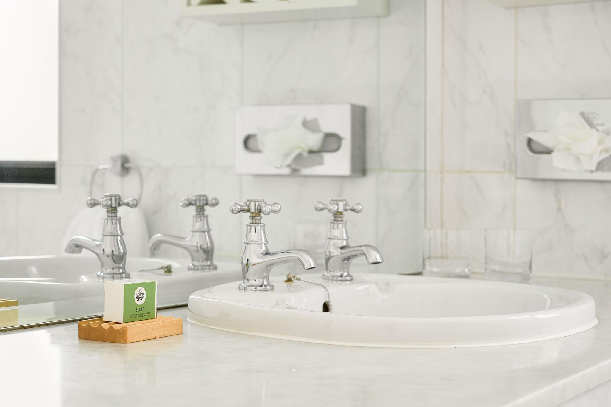 Double Deluxe King Bed