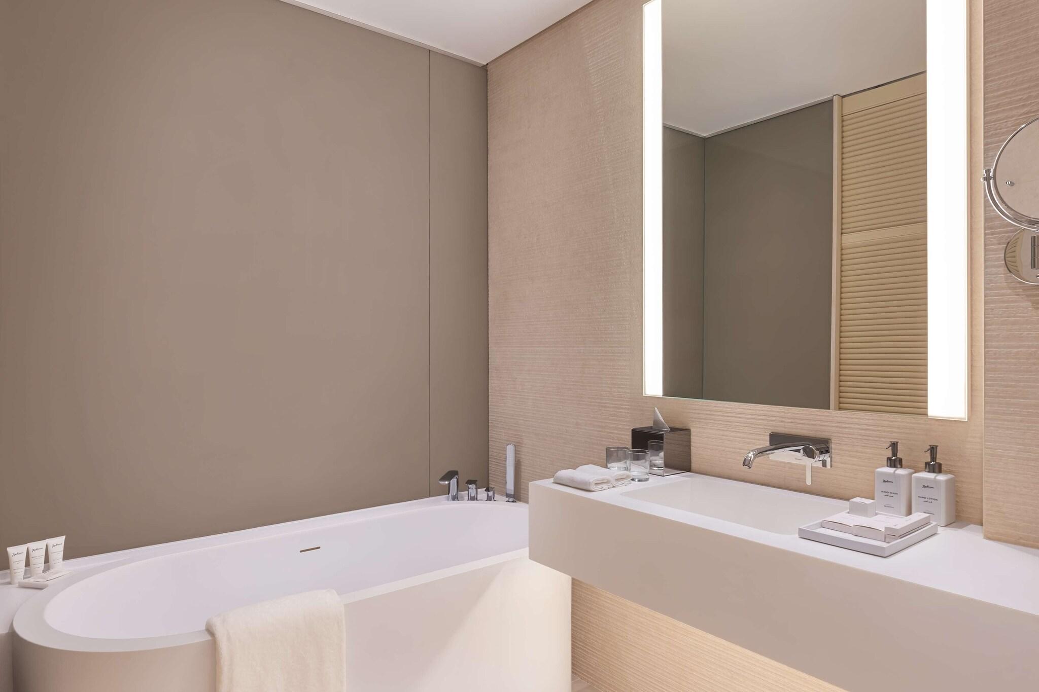 Suite Sea View King Bed