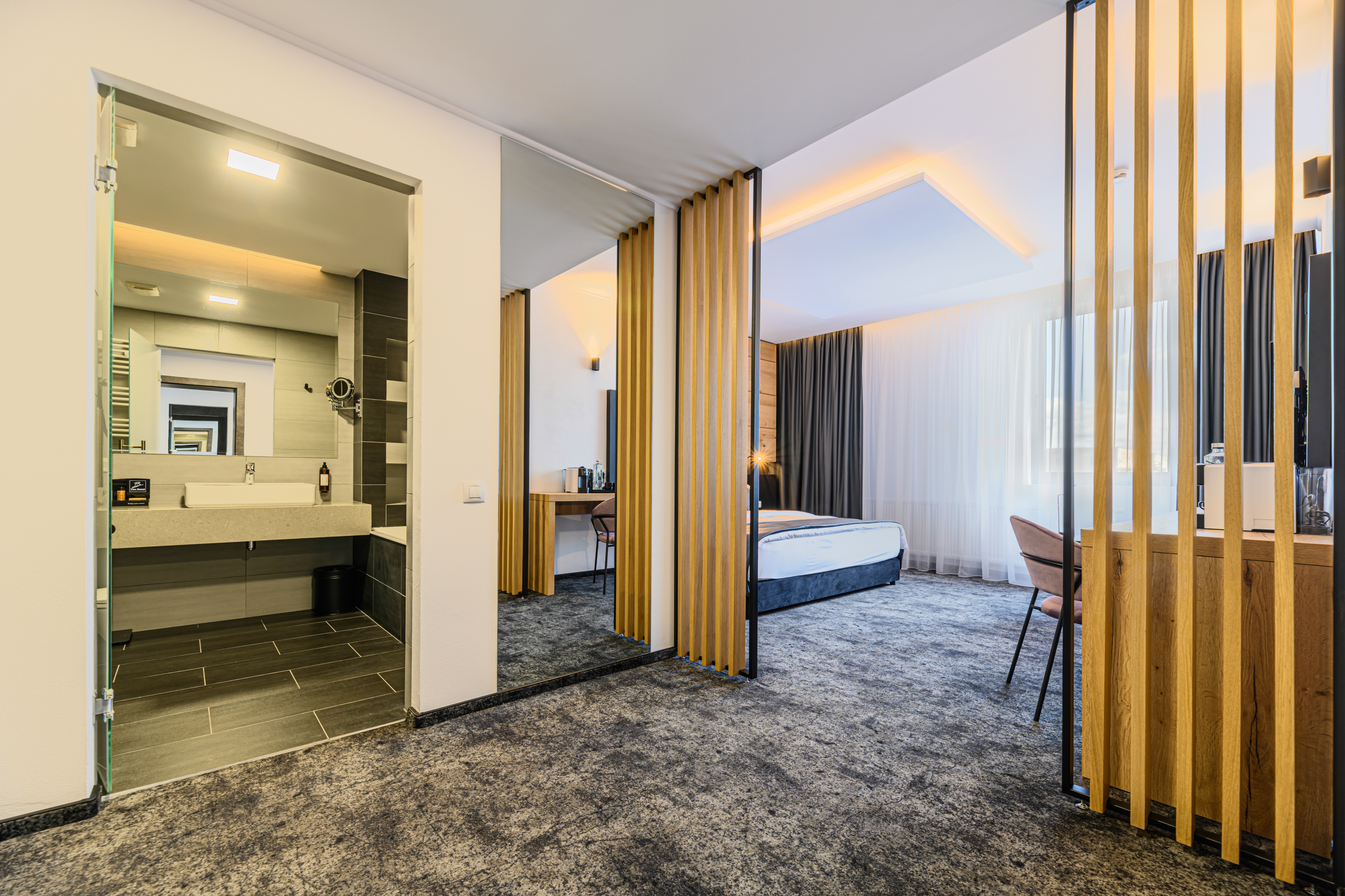 Junior Suite Business