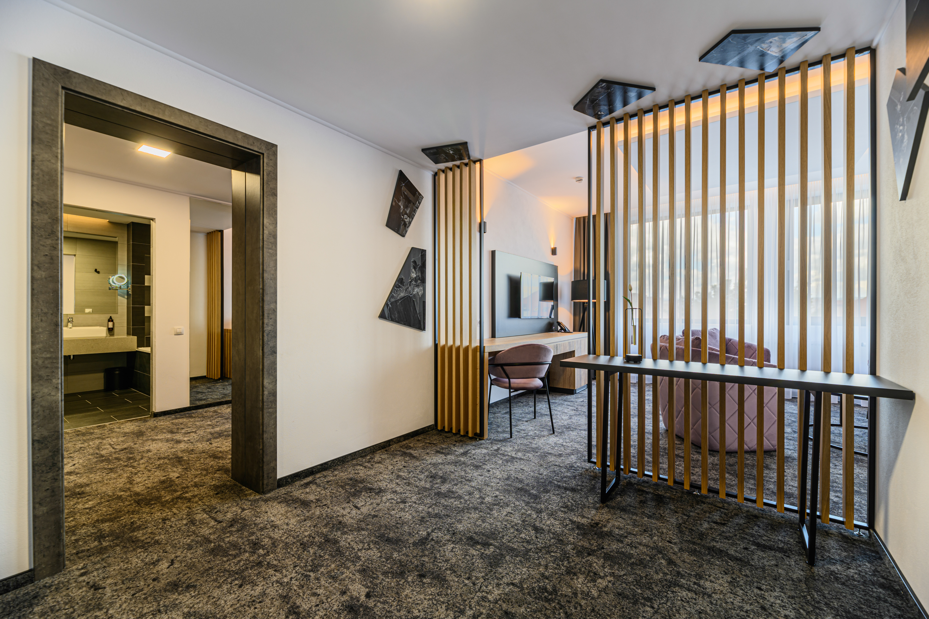 Junior Suite Business