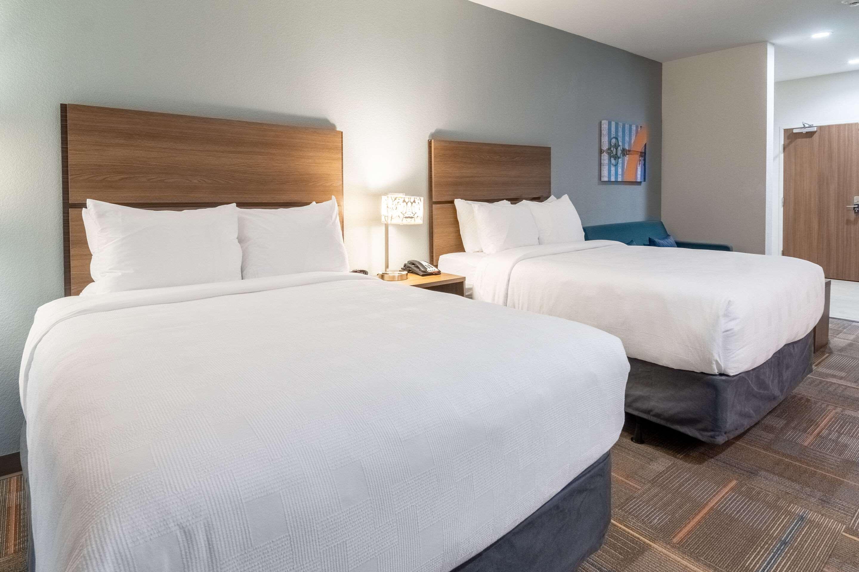 Suite Two Queen Beds