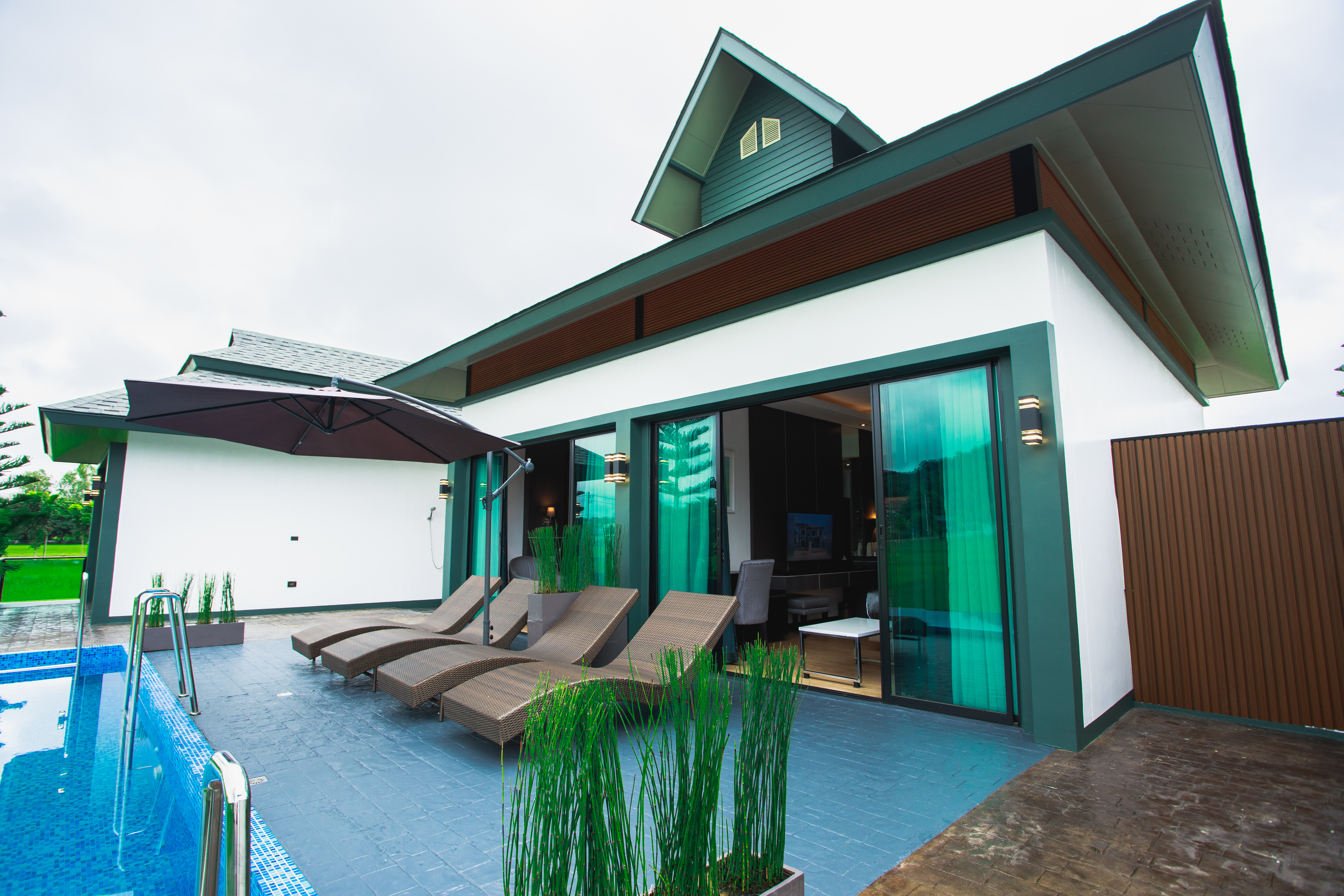 Double Pool View King Bed