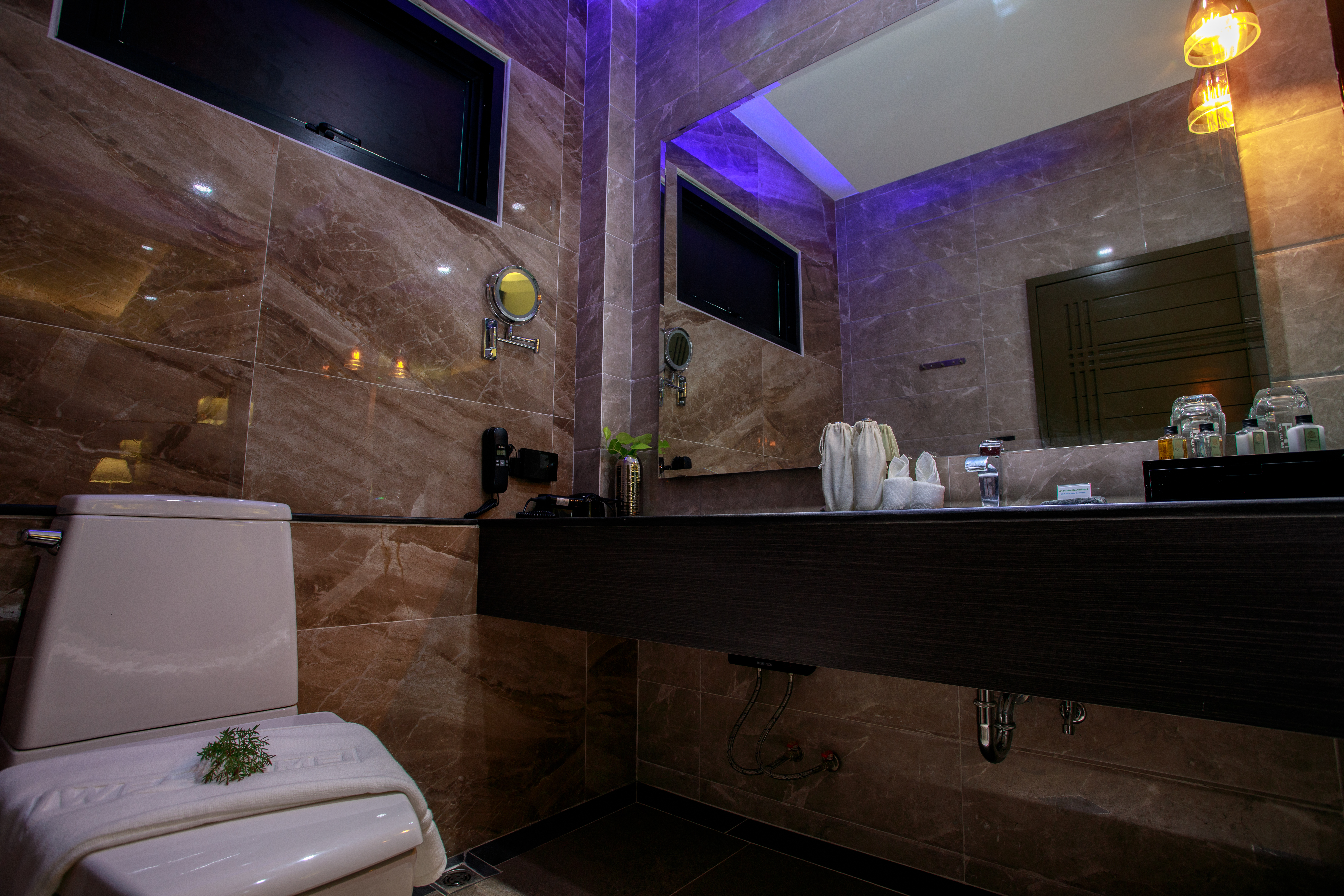 Double Pool View King Bed