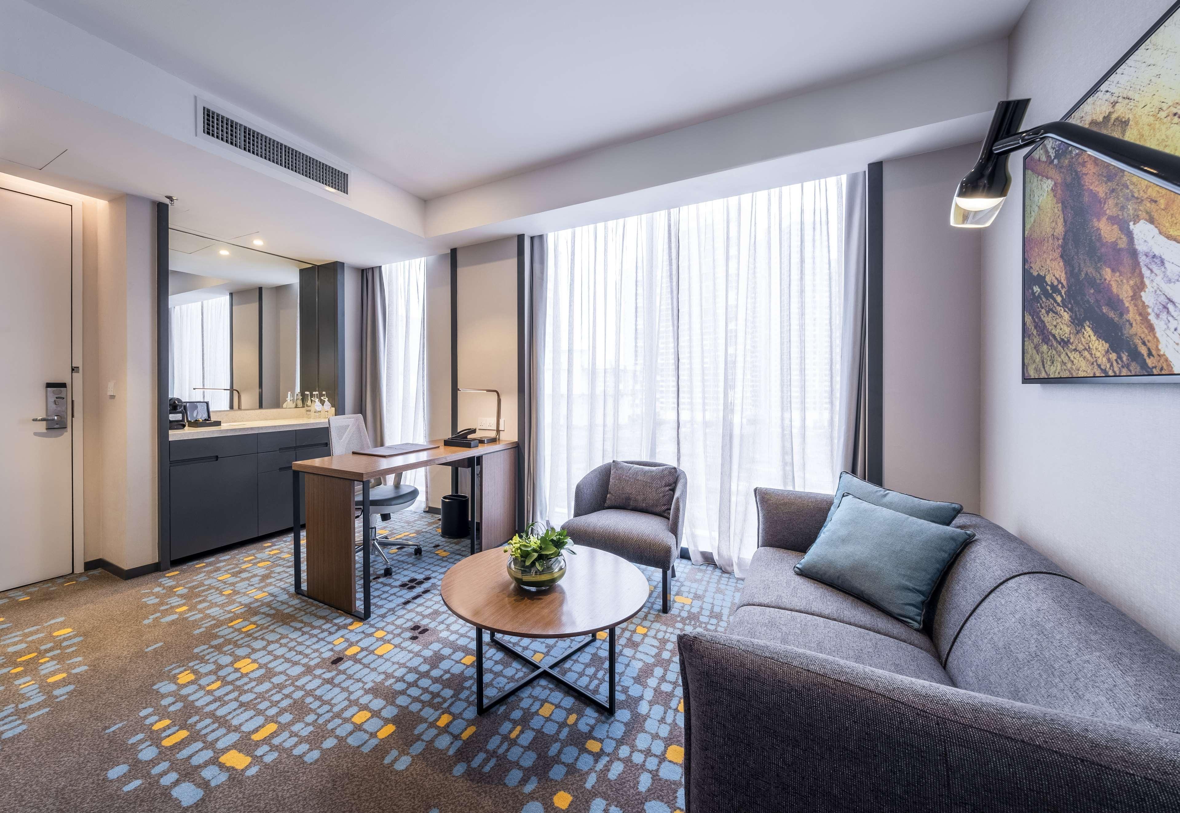 Suite Deluxe King Bed