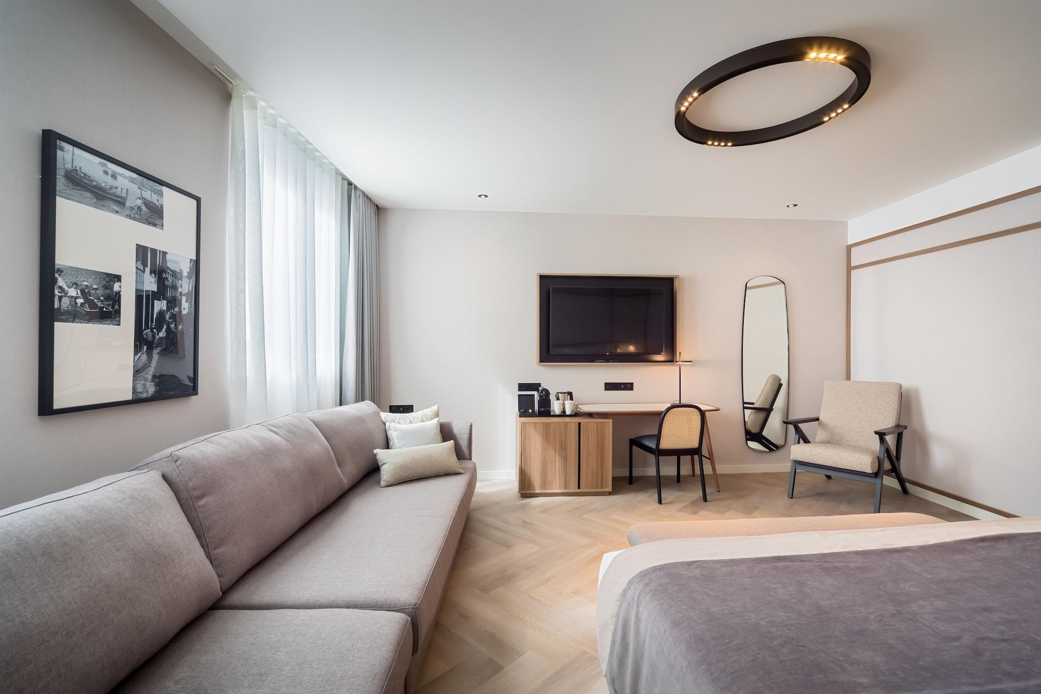 Family Room King Size Bed