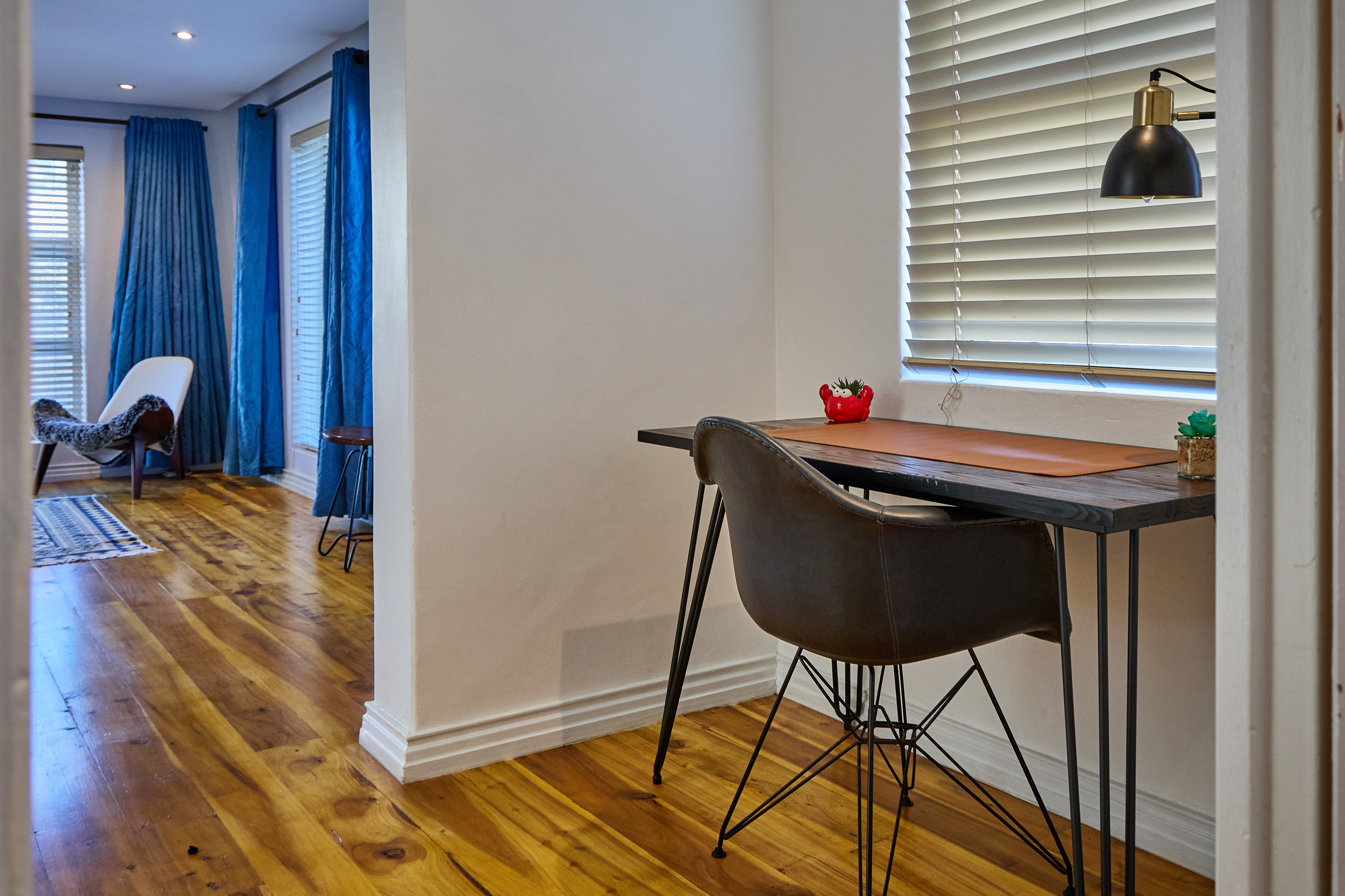 Double or Twin King Bed One Bedroom 