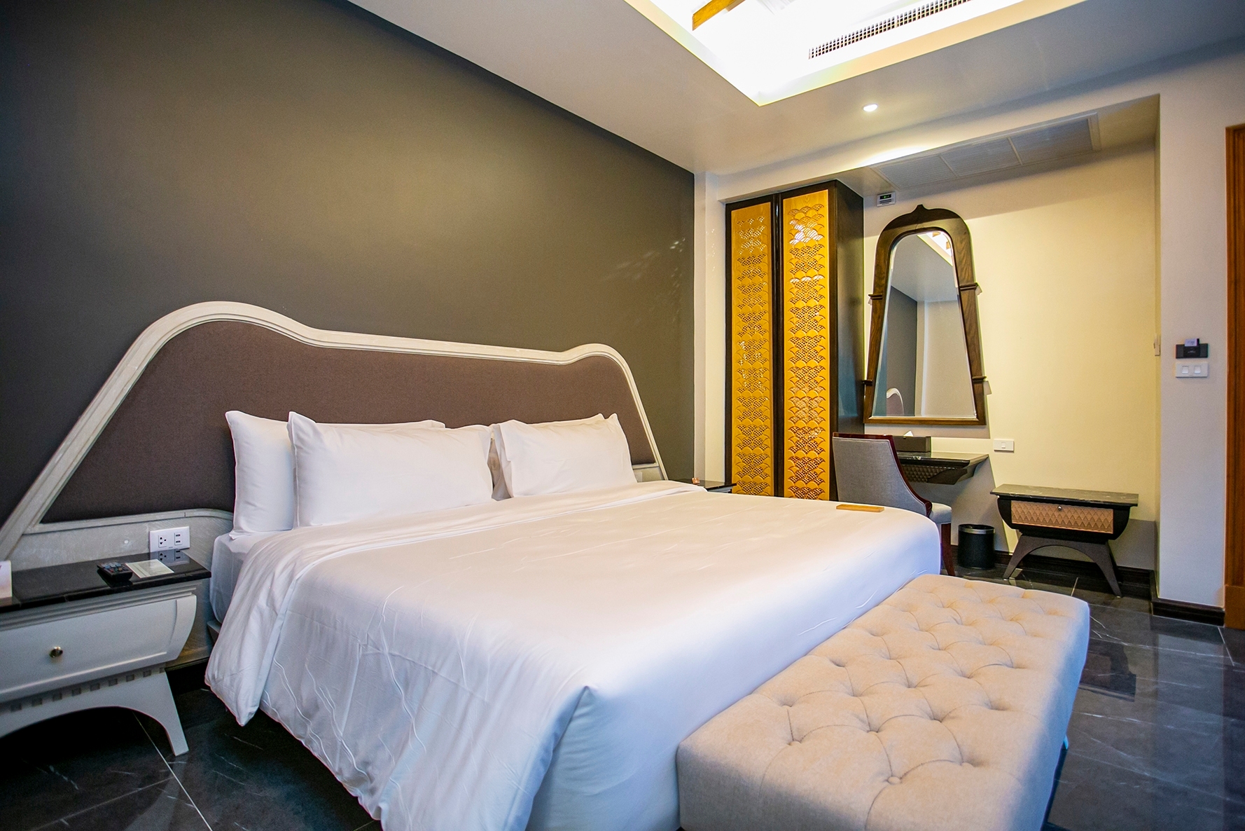 Room King Bed with Jacuzzi