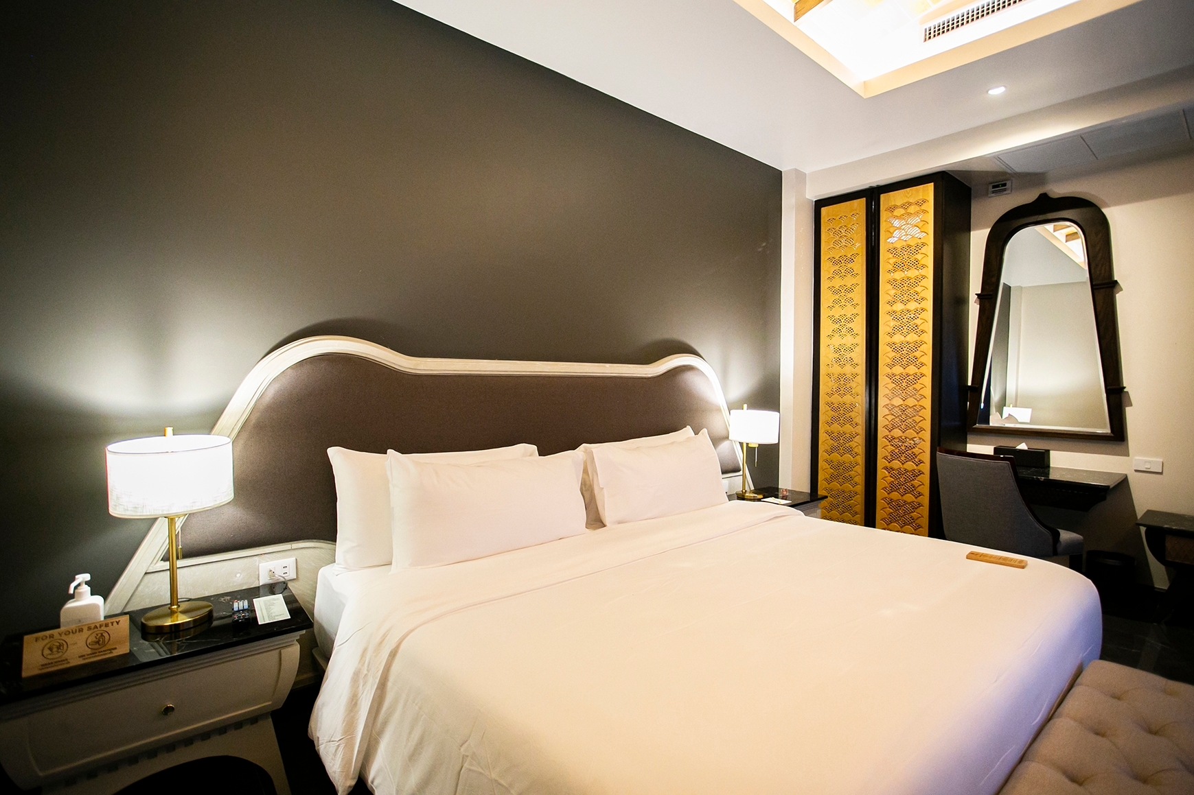 Room King Bed with Jacuzzi