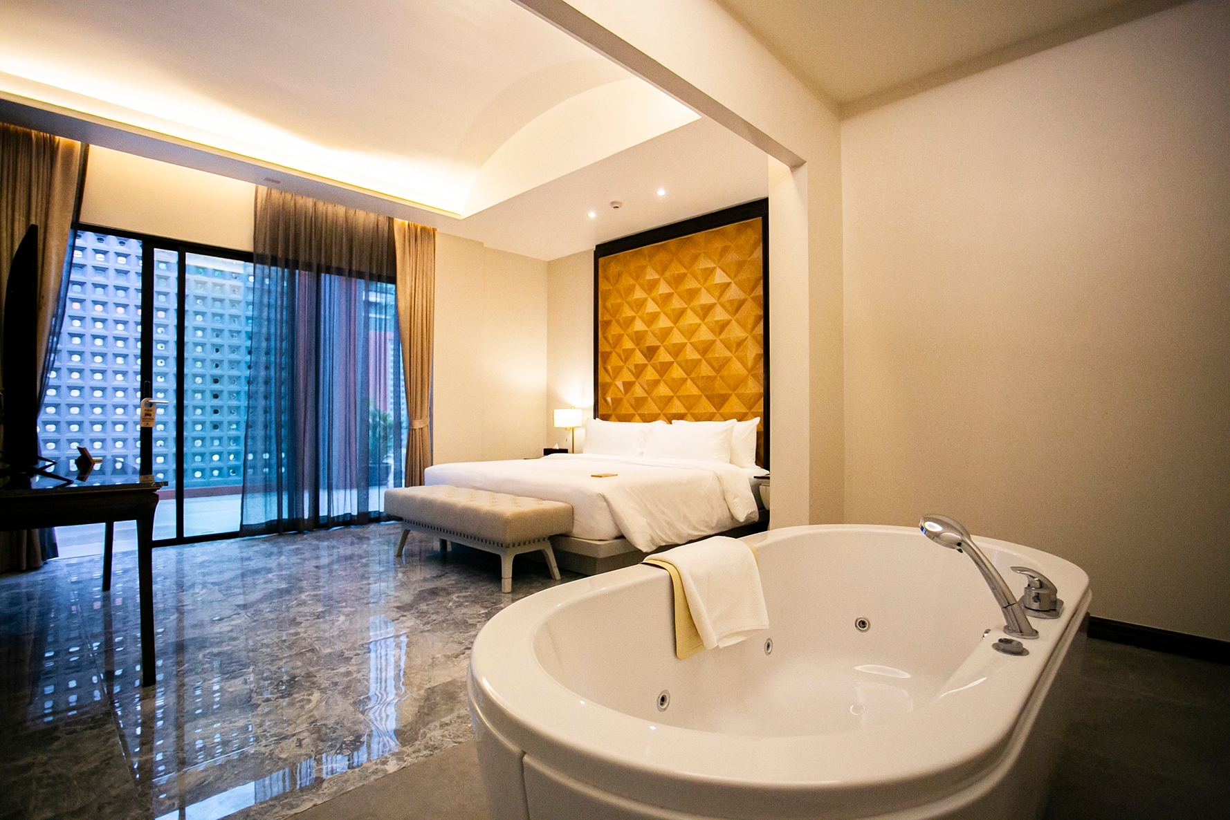 Room King Bed with Jacuzzi