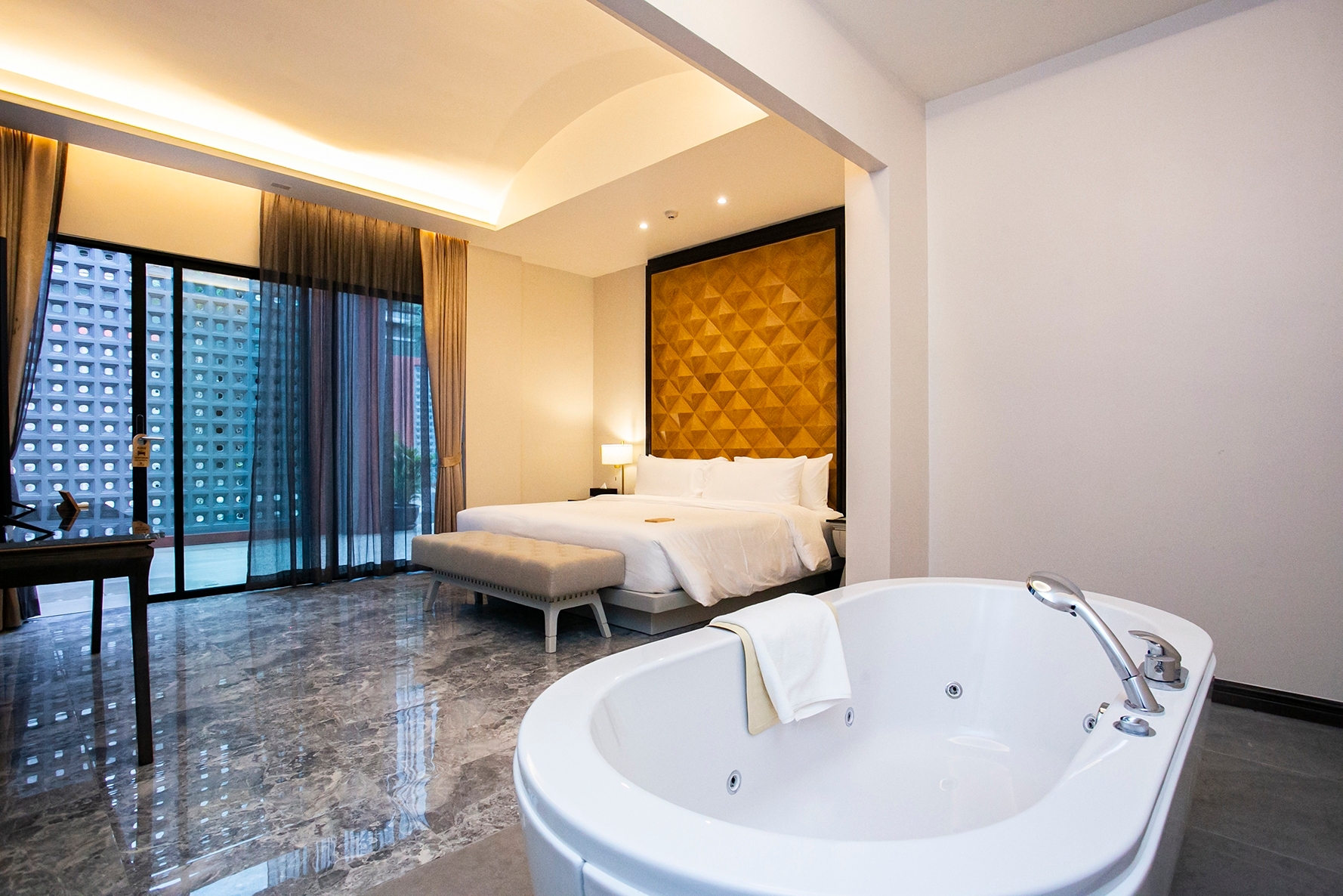 Room King Bed with Jacuzzi