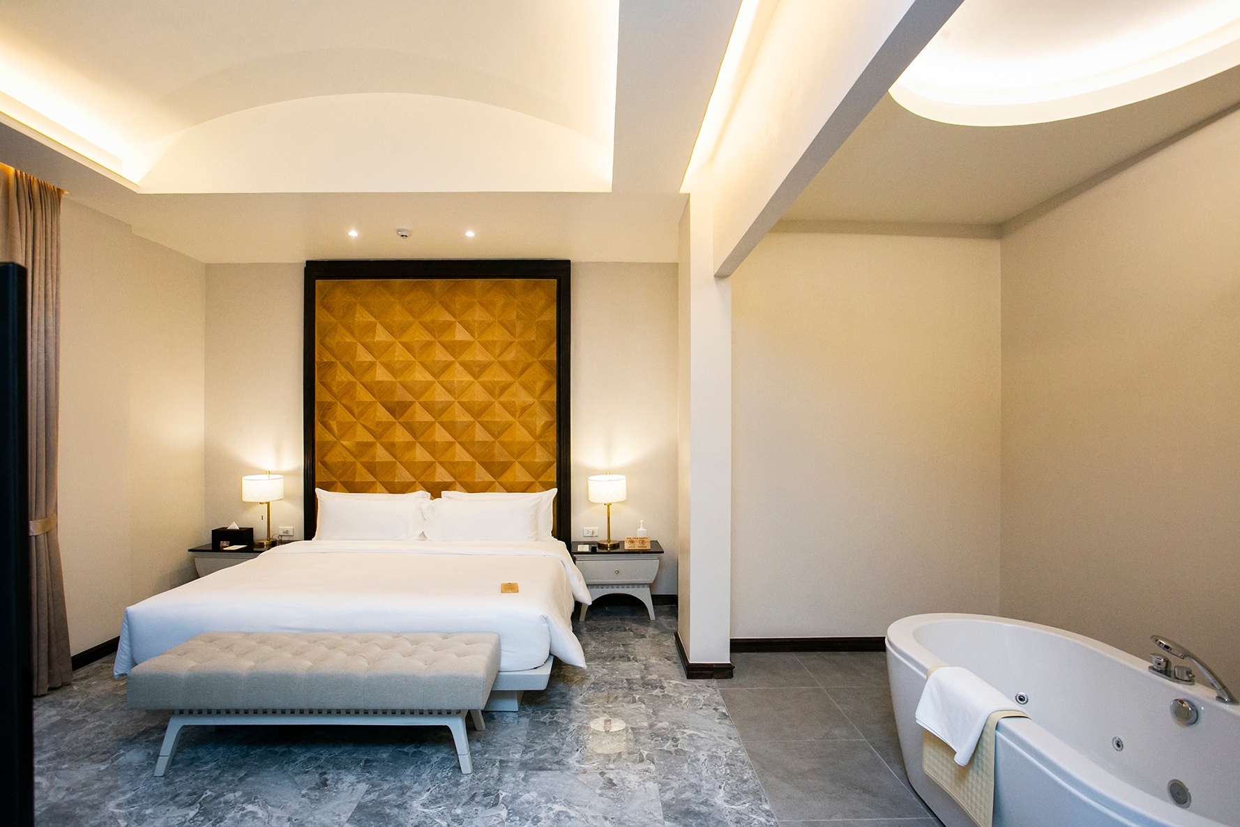 Room King Bed with Jacuzzi