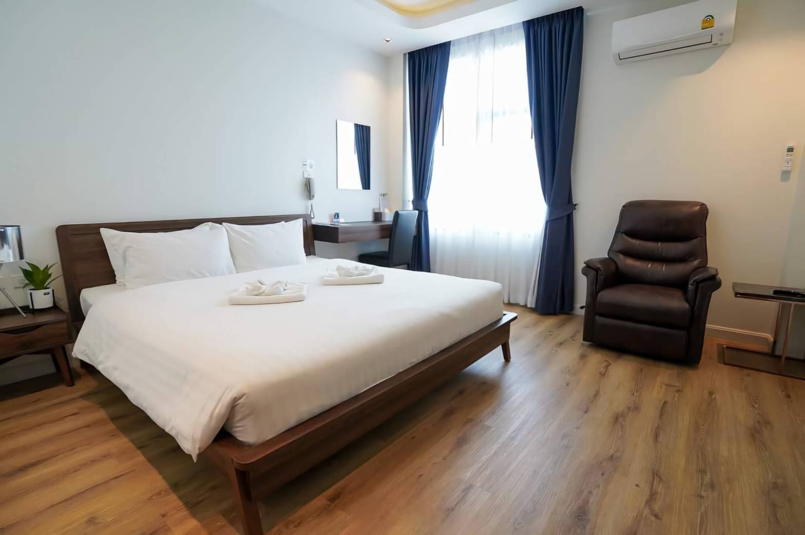 Double Deluxe King Bed