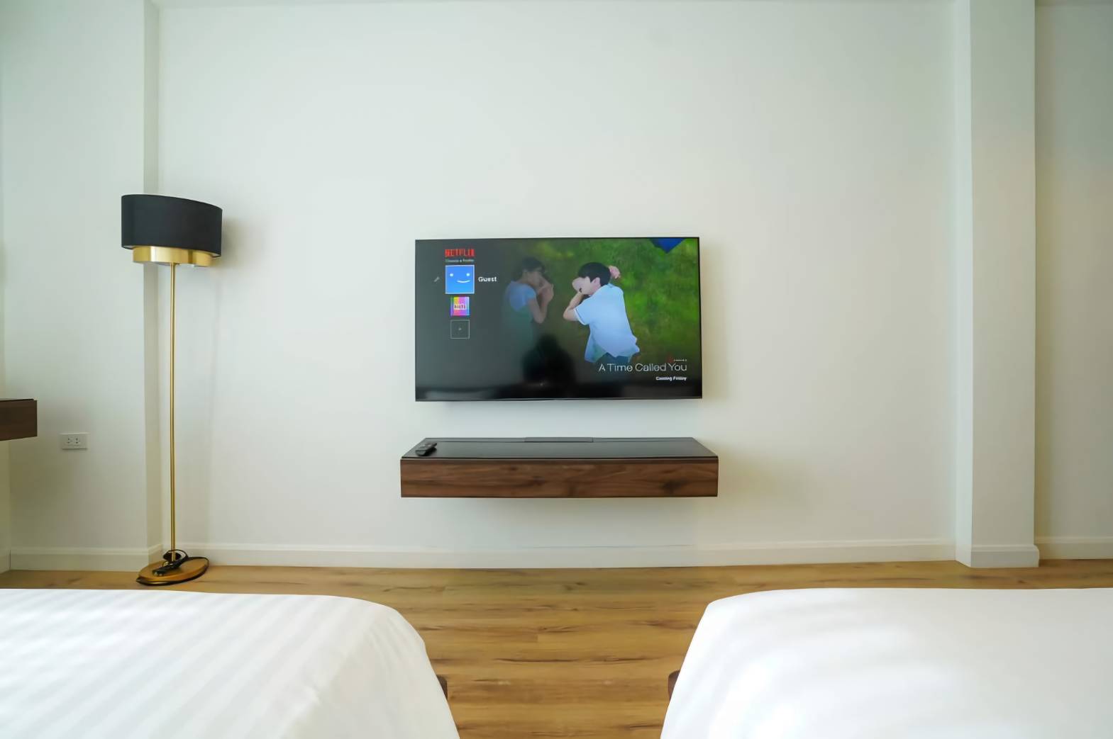 Twin Deluxe Queen Bed