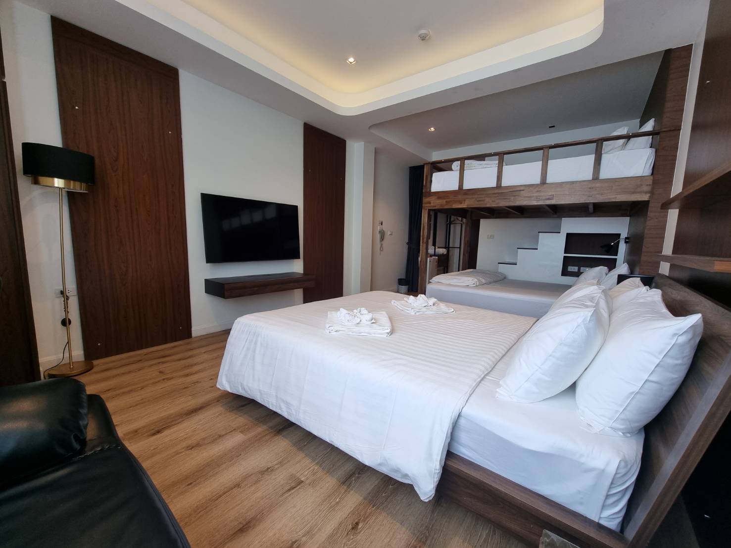 Family Room Capacity 6