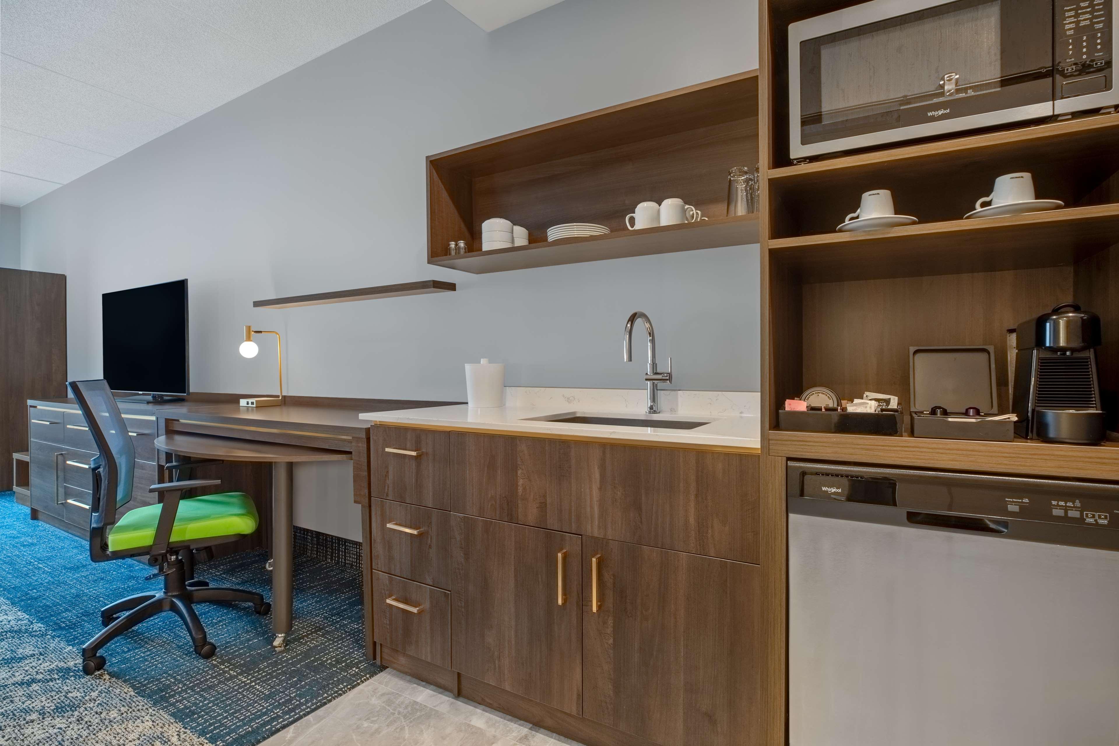 Studio Queen Size Bed