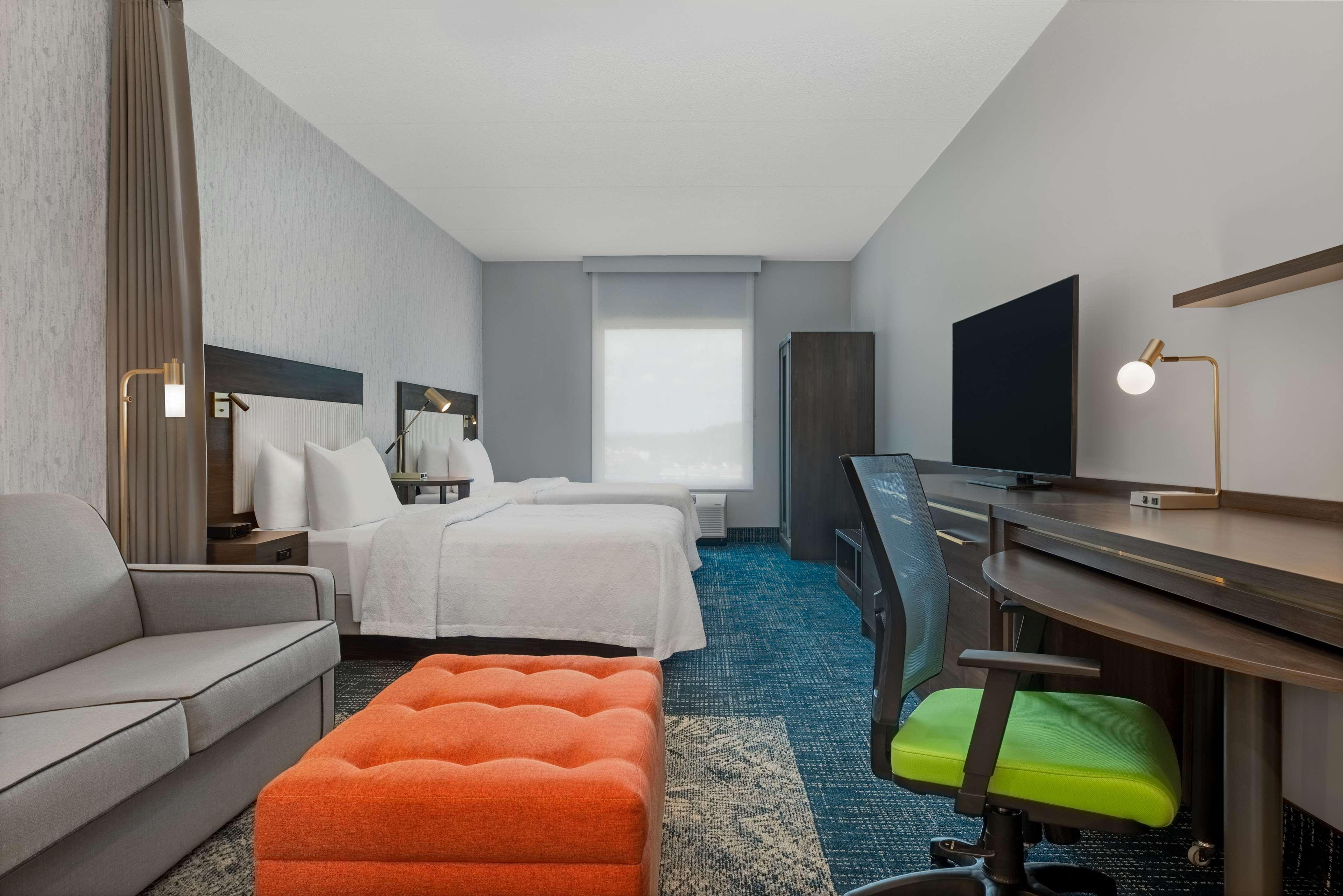 Studio Two Queen Beds