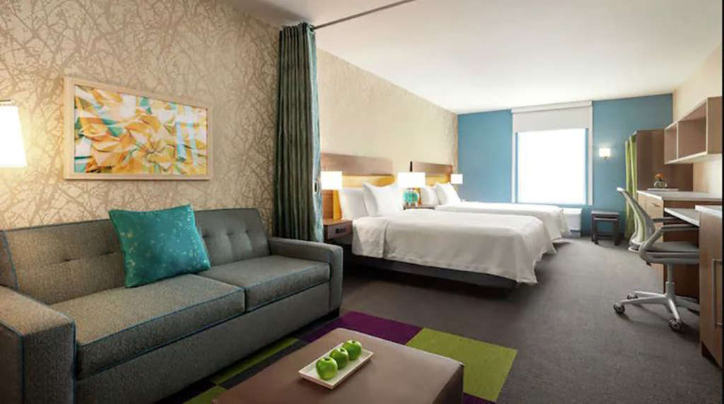 Studio Two Queen Beds