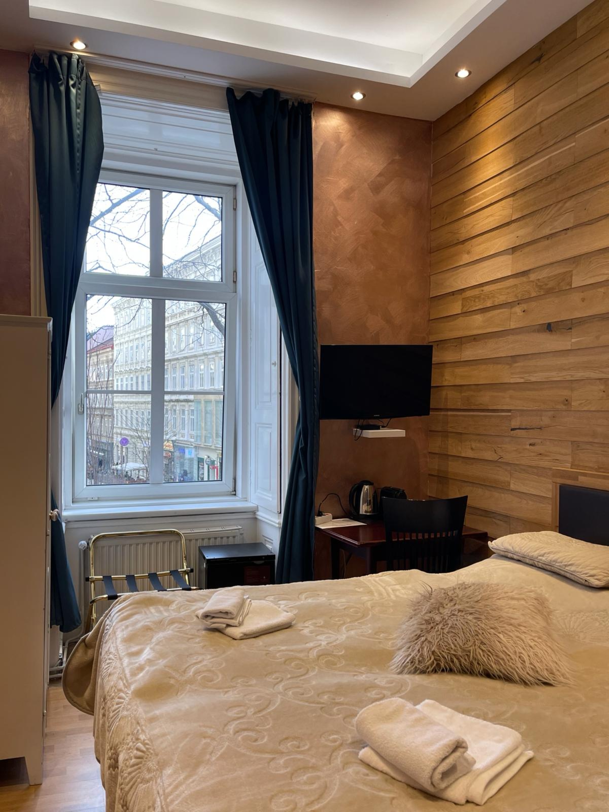 Double Deluxe King Bed