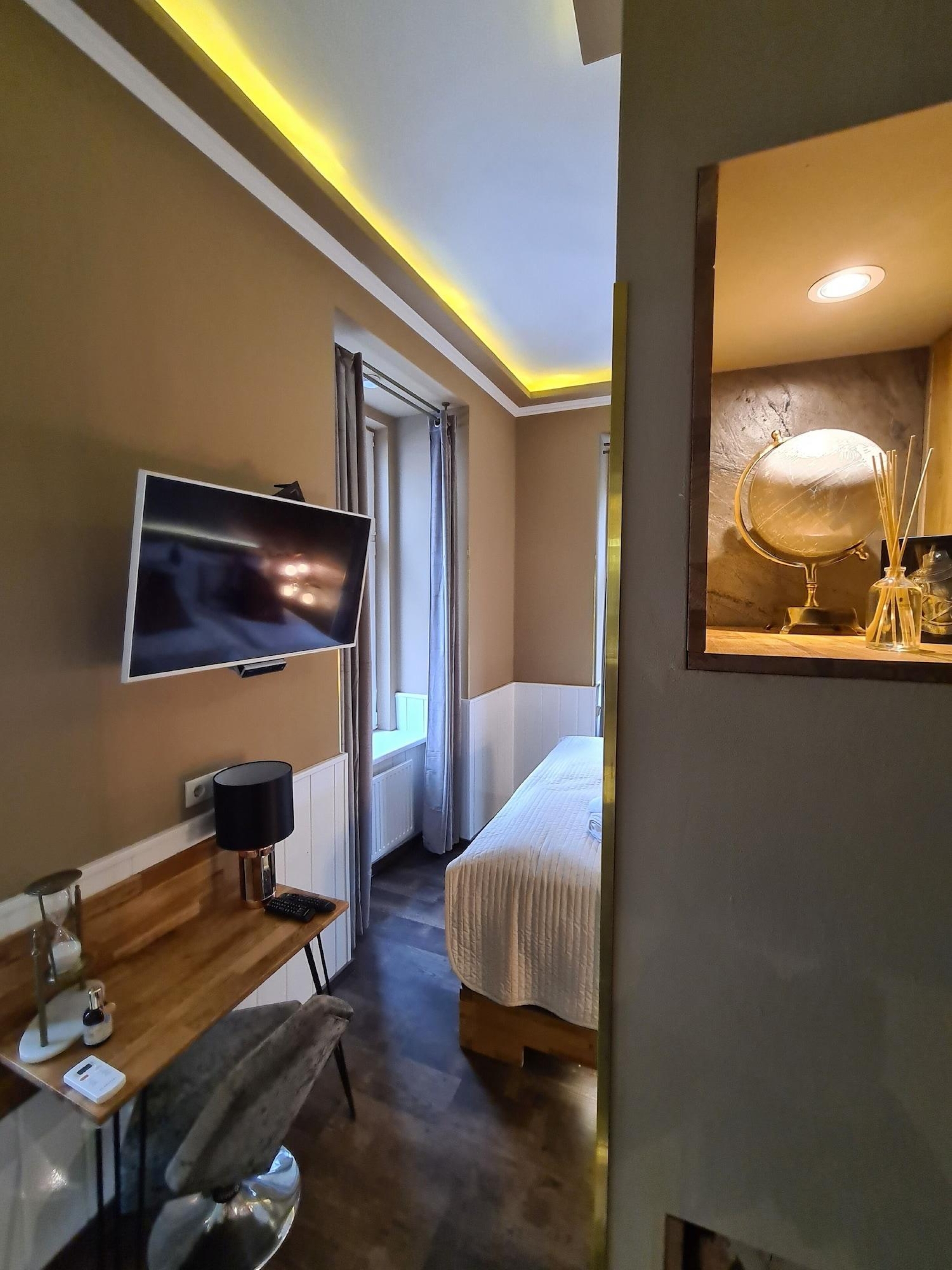 Double Deluxe King Bed