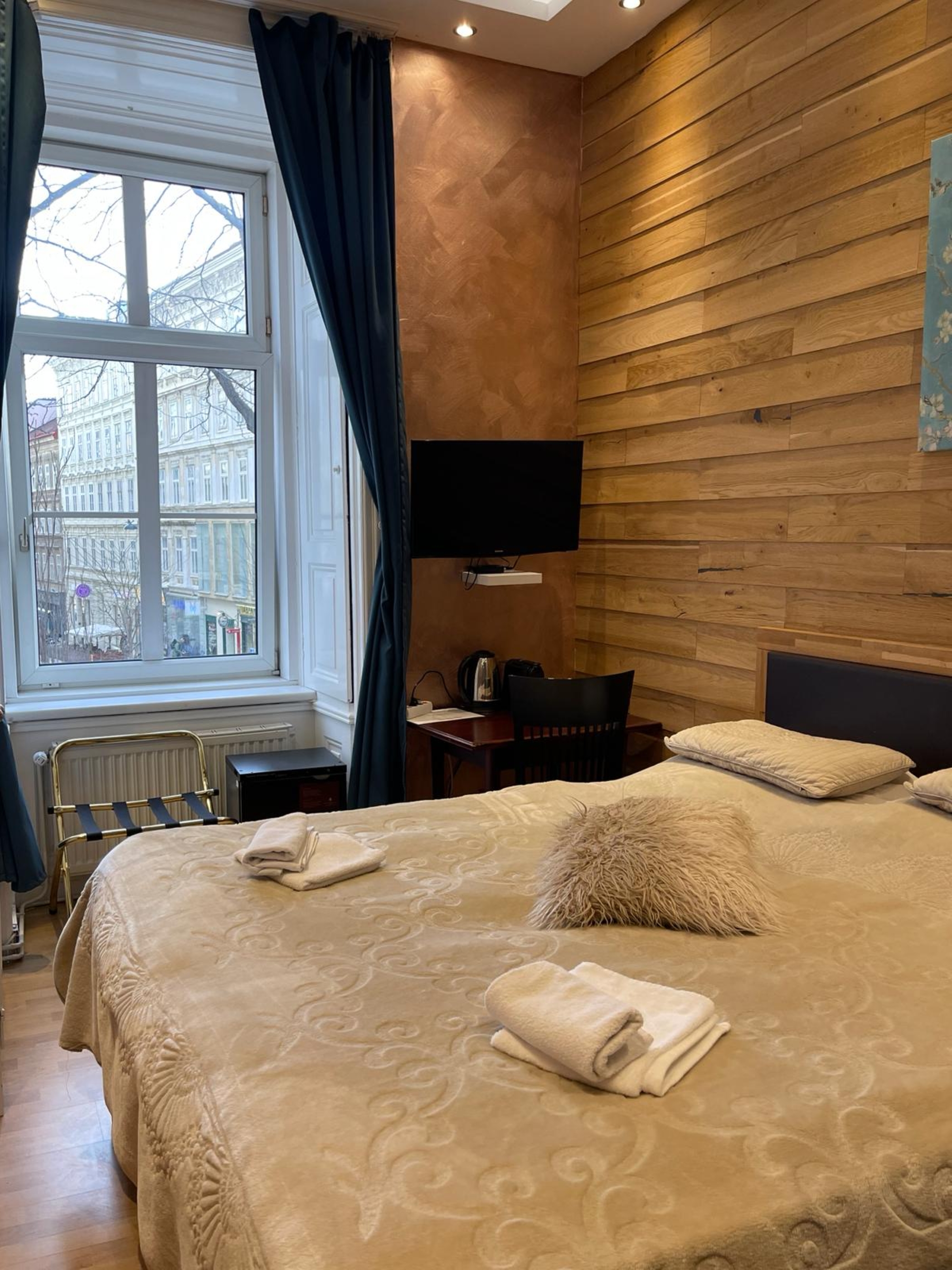 Double Deluxe King Bed