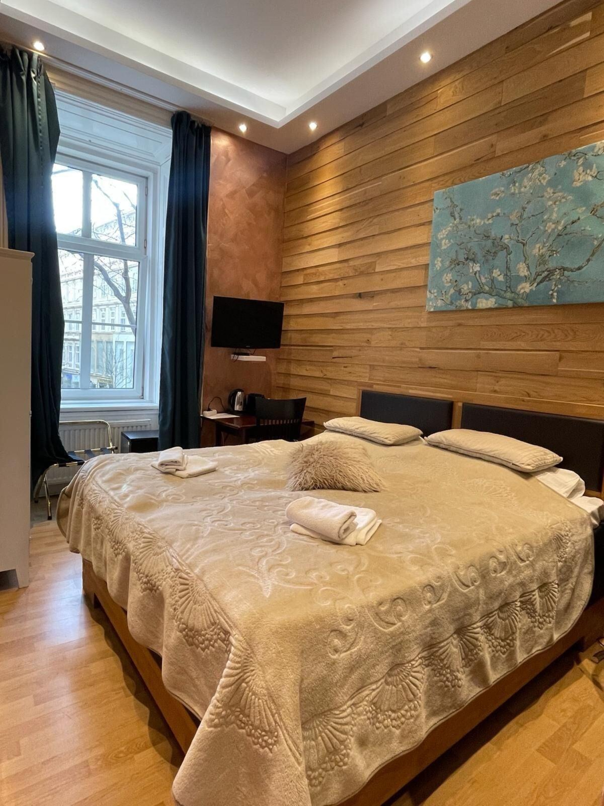 Double Deluxe King Bed