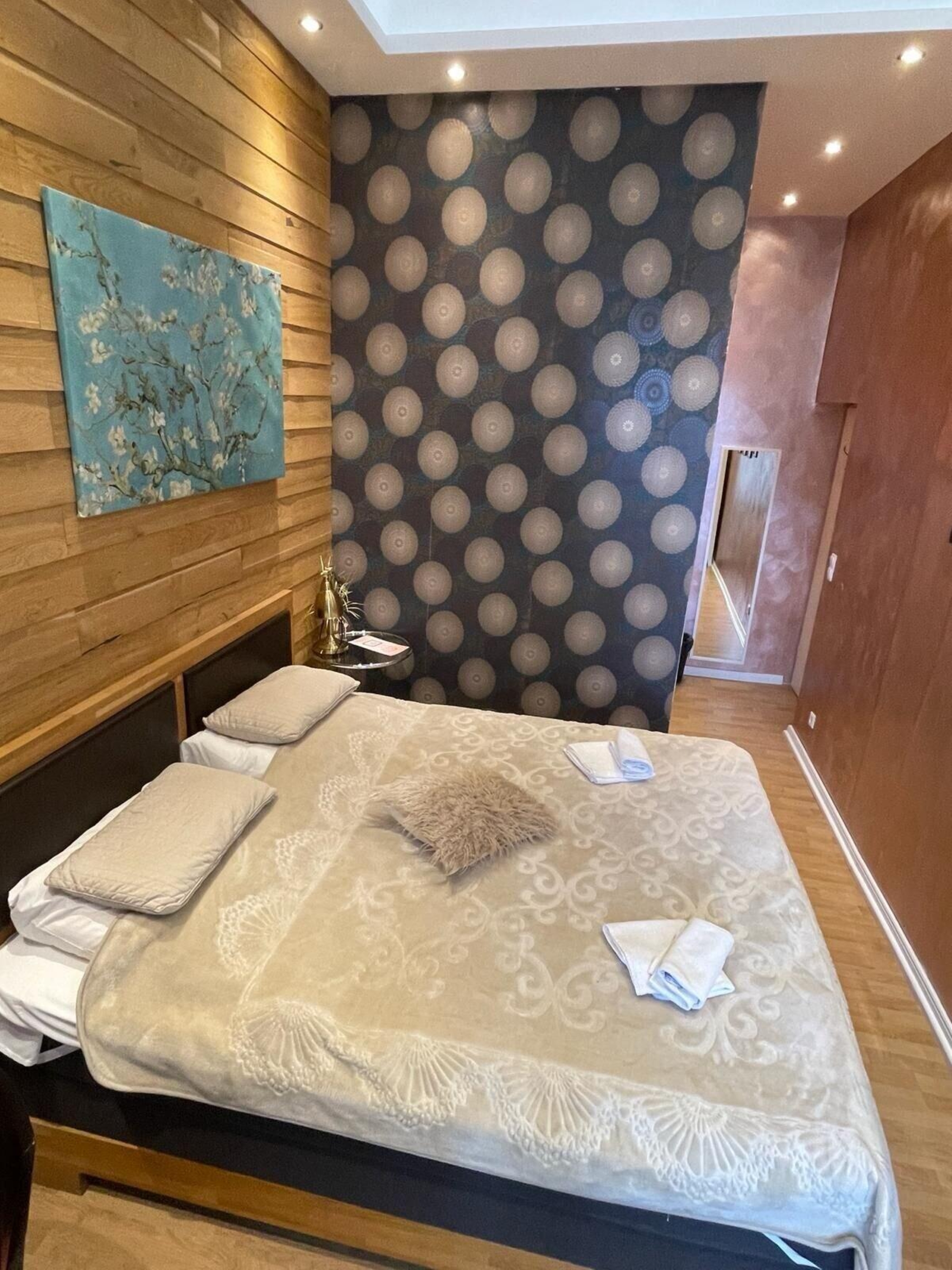 Double Deluxe King Bed