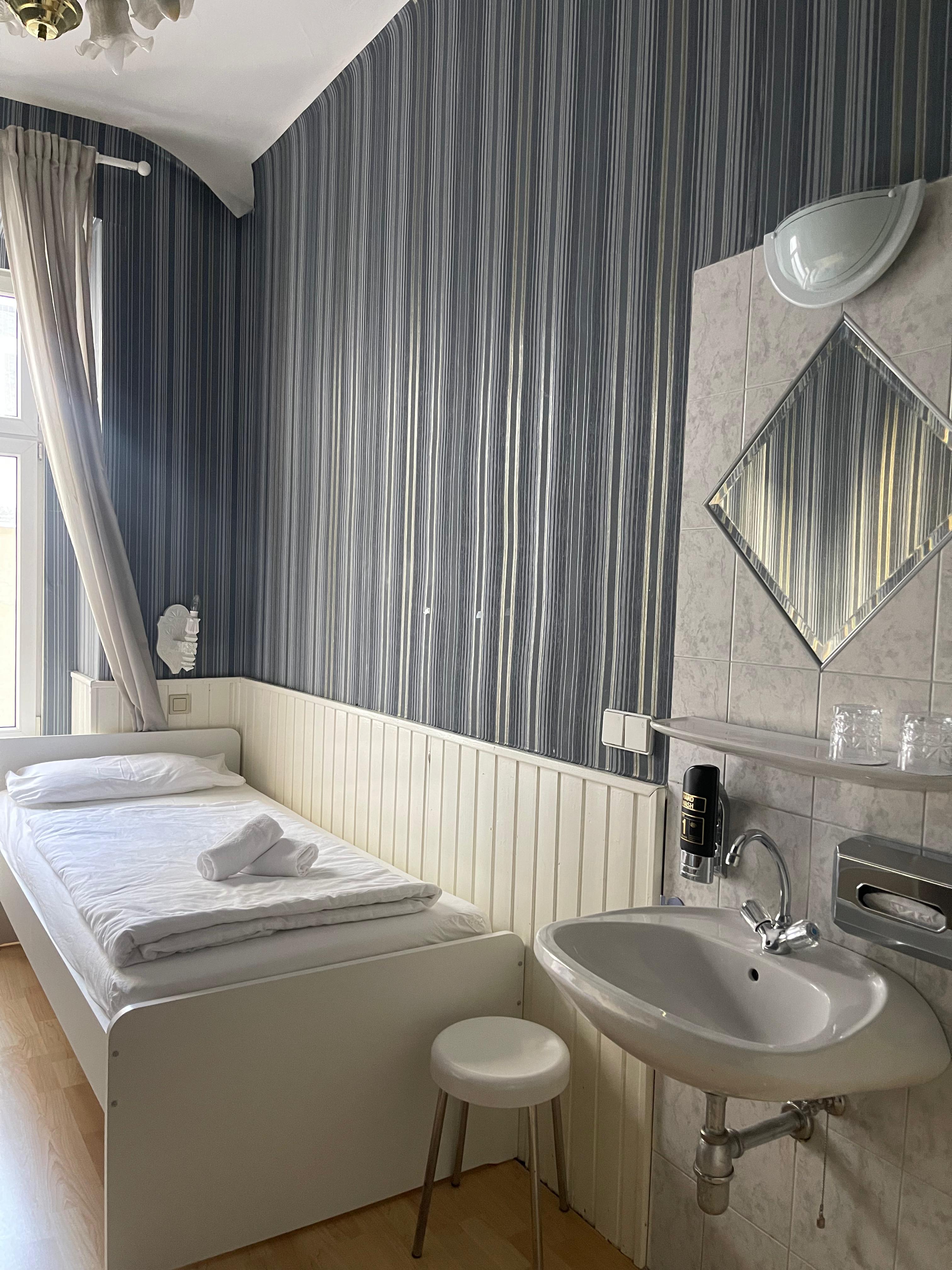 Twin Shared External Bathroom