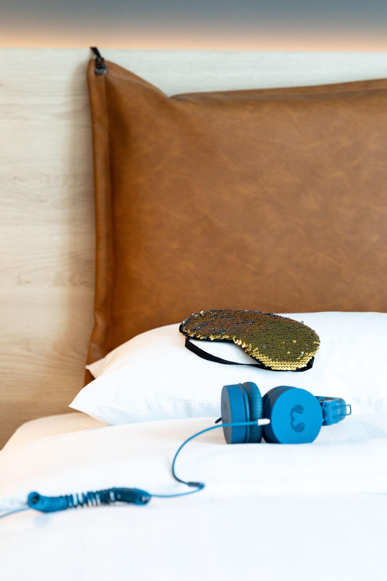 Family Room Queen Size Bed