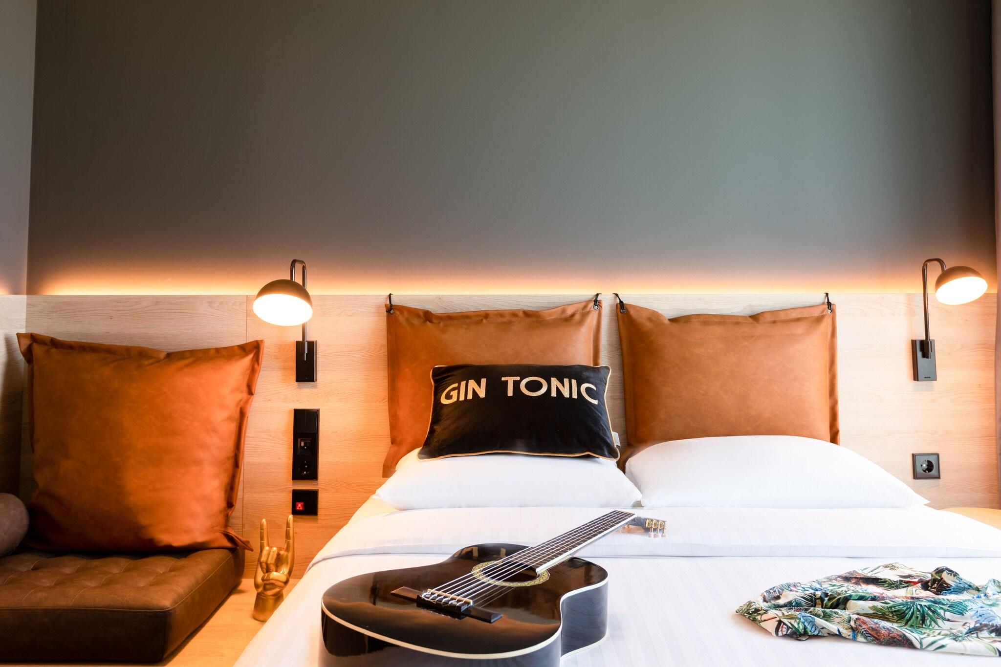 Double Queen Size Bed