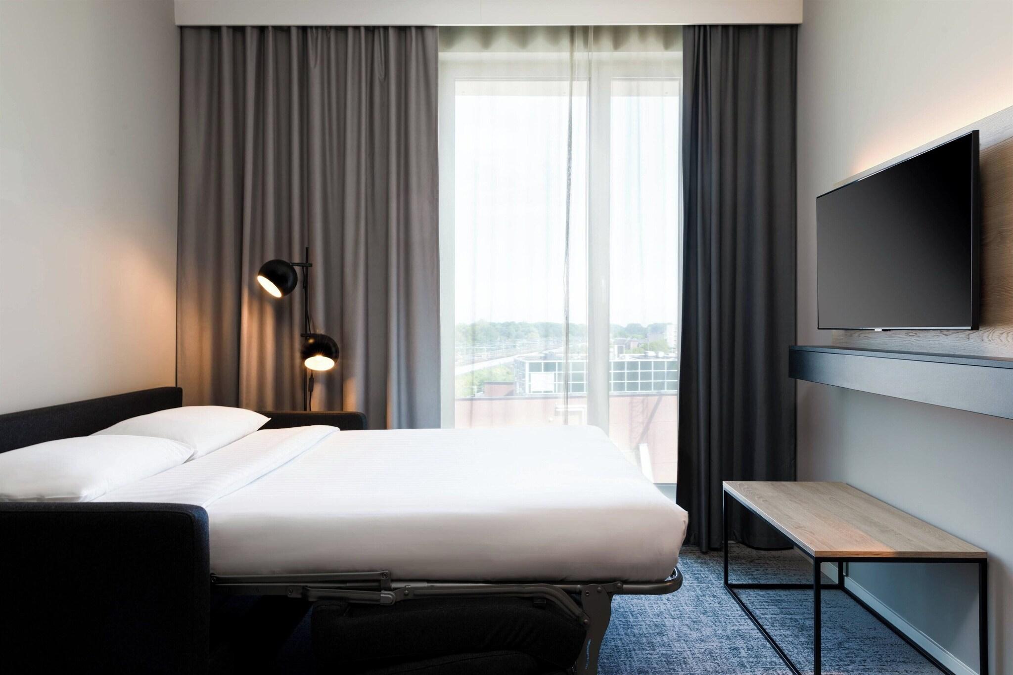 Family Room Queen Size Bed