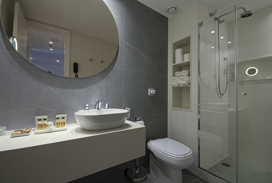 Quadruple Deluxe Premium