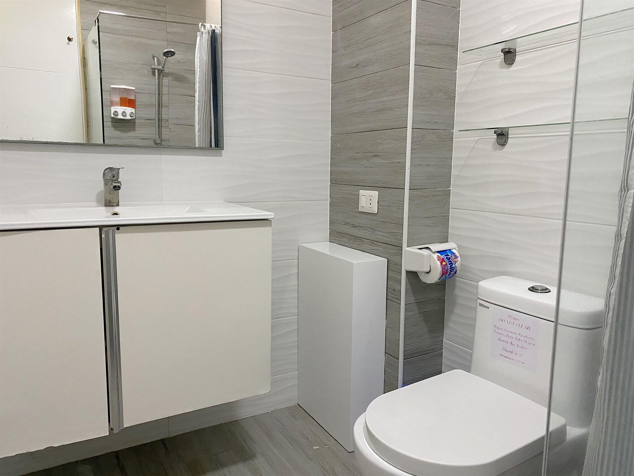 Studio Executive Queen Bed