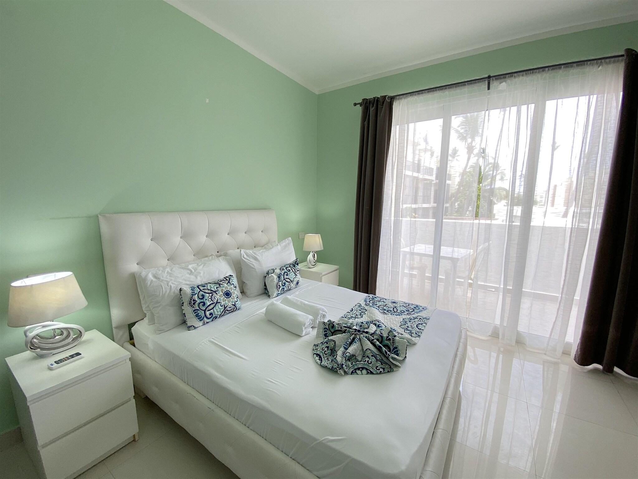 Studio Executive Queen Bed