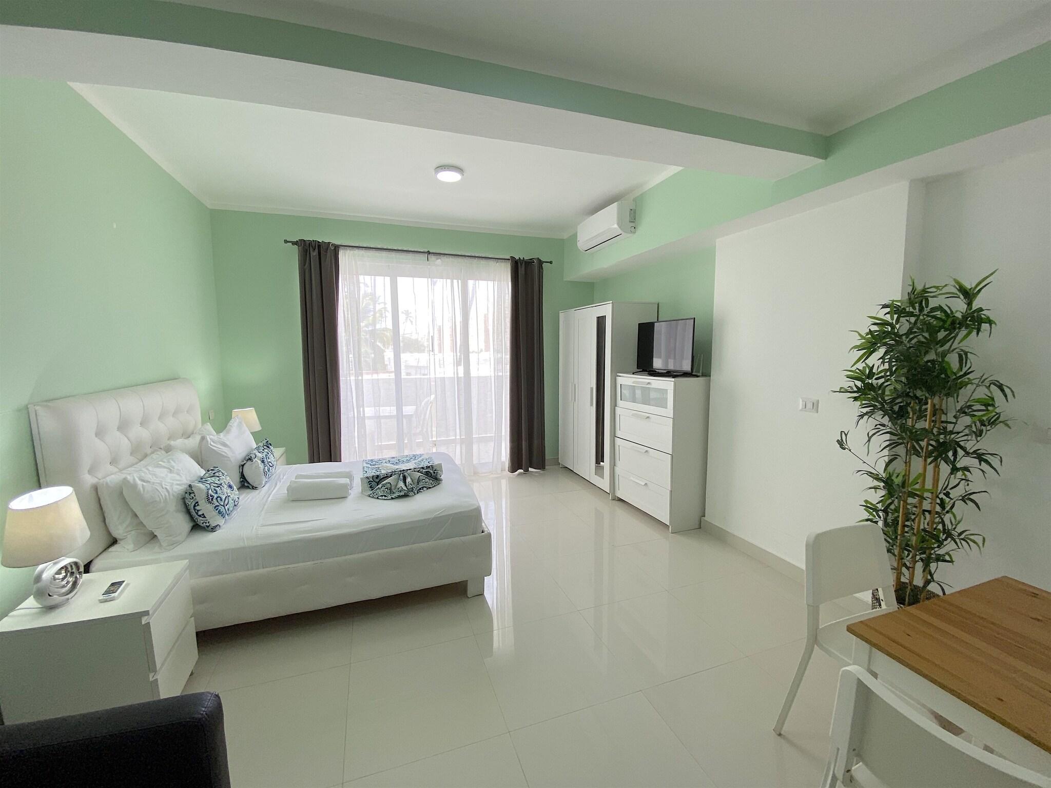 Studio Executive Queen Bed