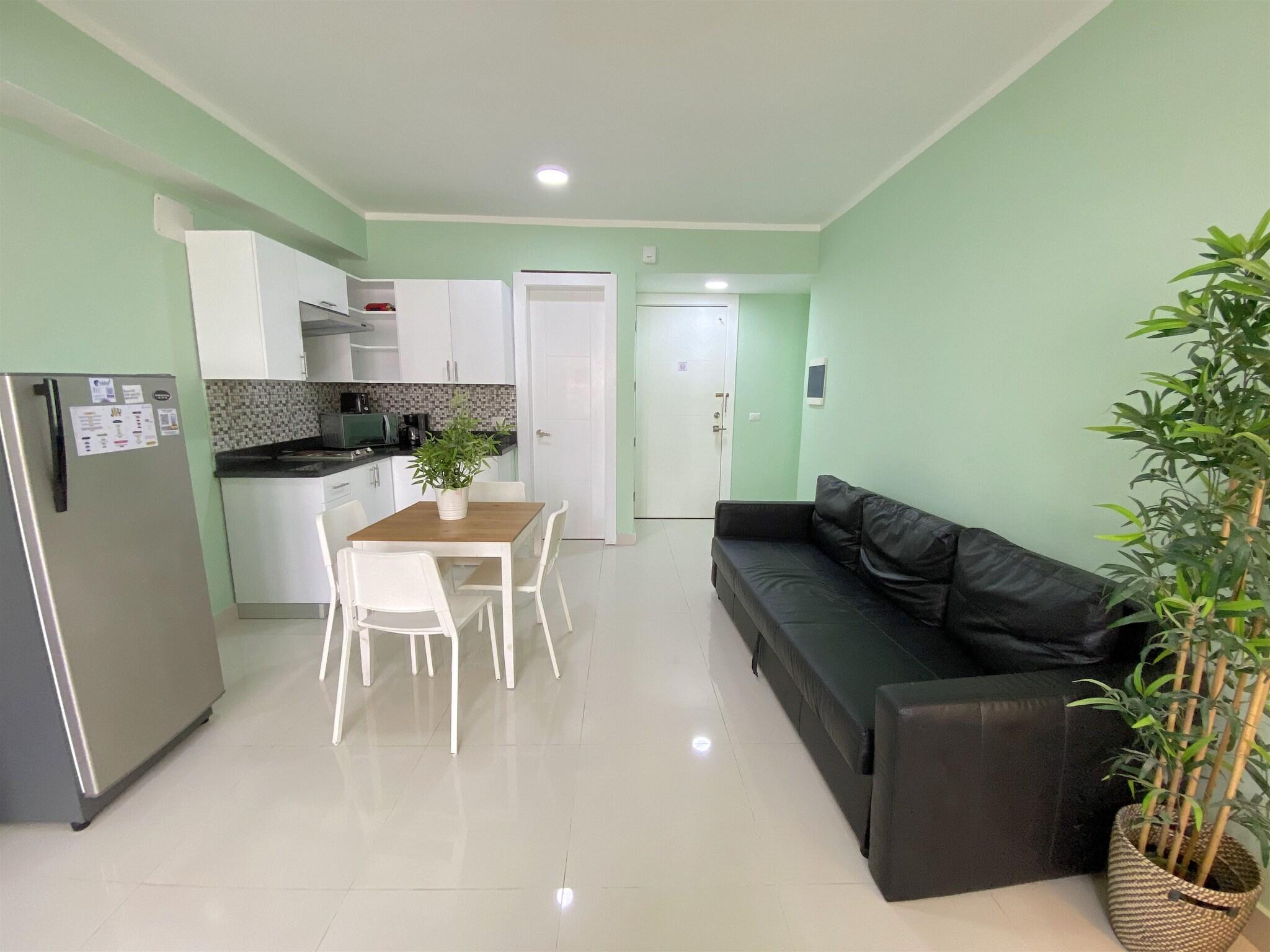 Studio Deluxe Queen Bed