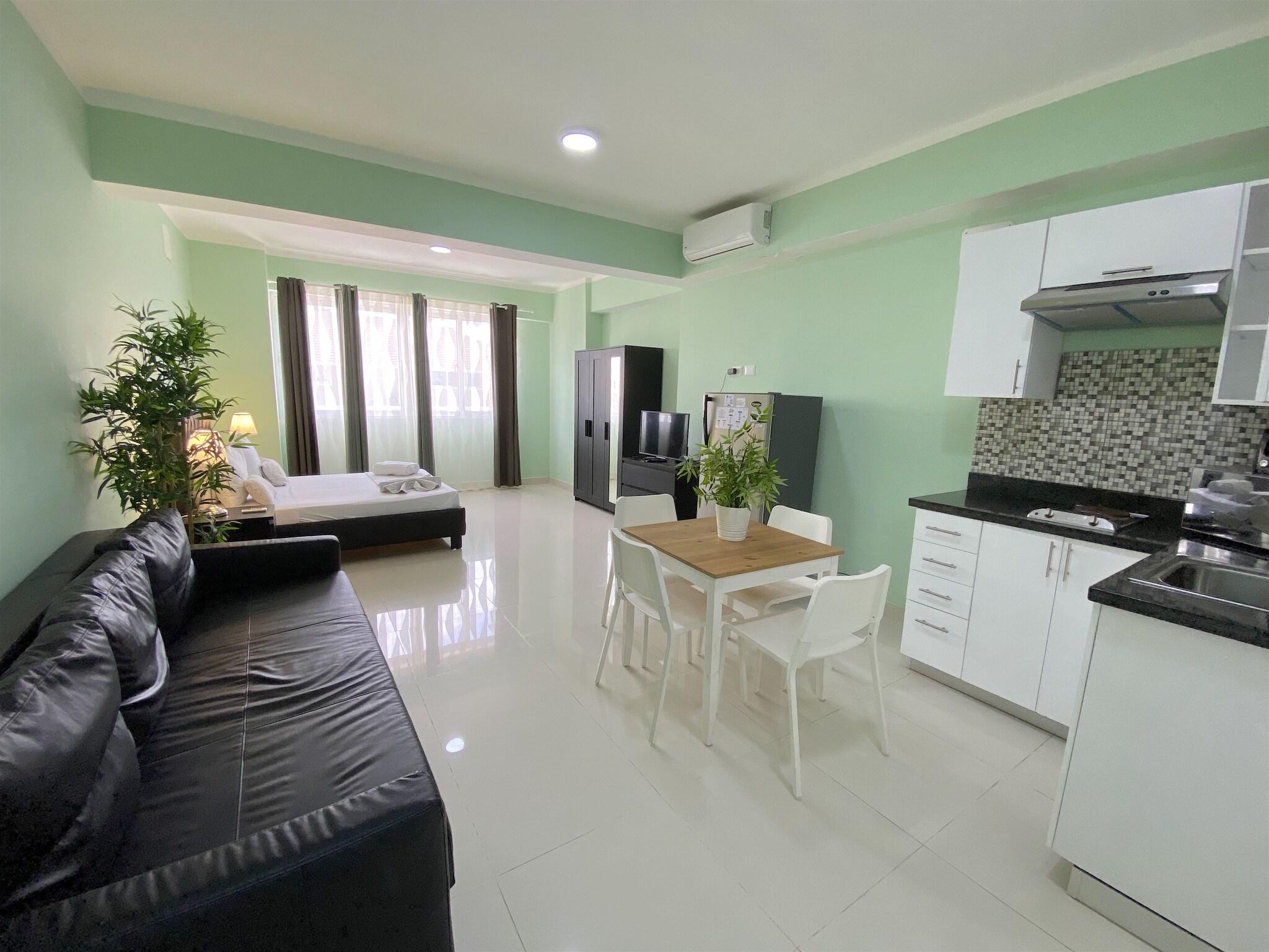 Studio Deluxe Queen Bed