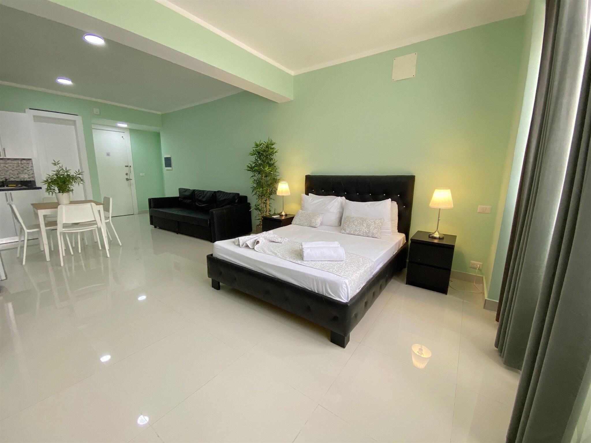 Studio Deluxe Queen Bed