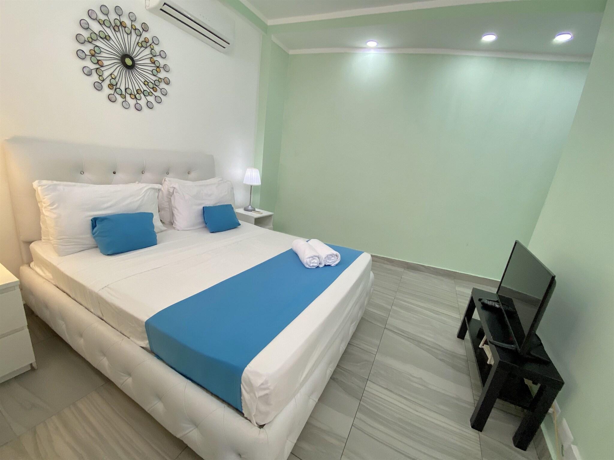 Studio Premium Queen Bed