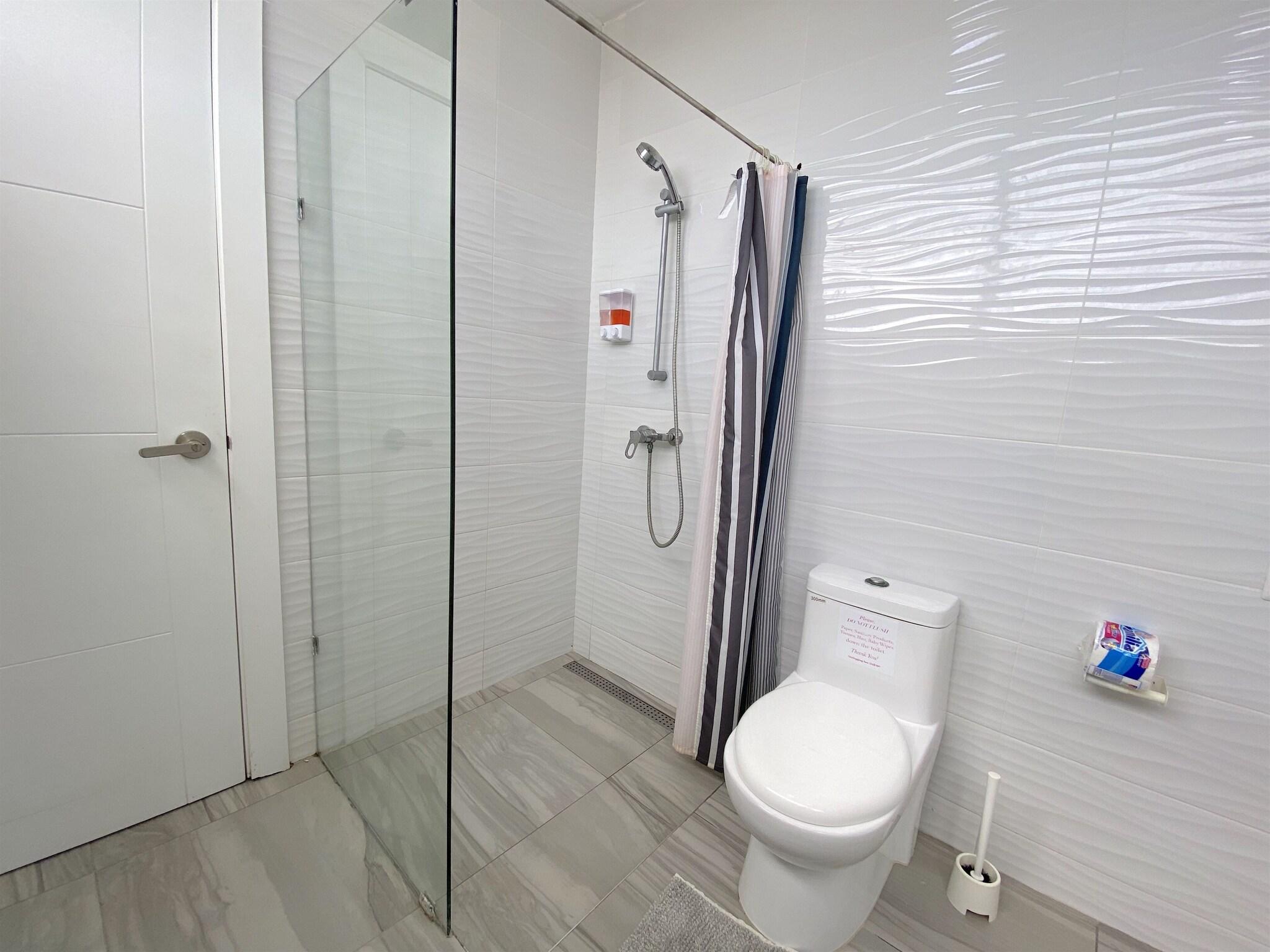 Studio Premium Queen Bed