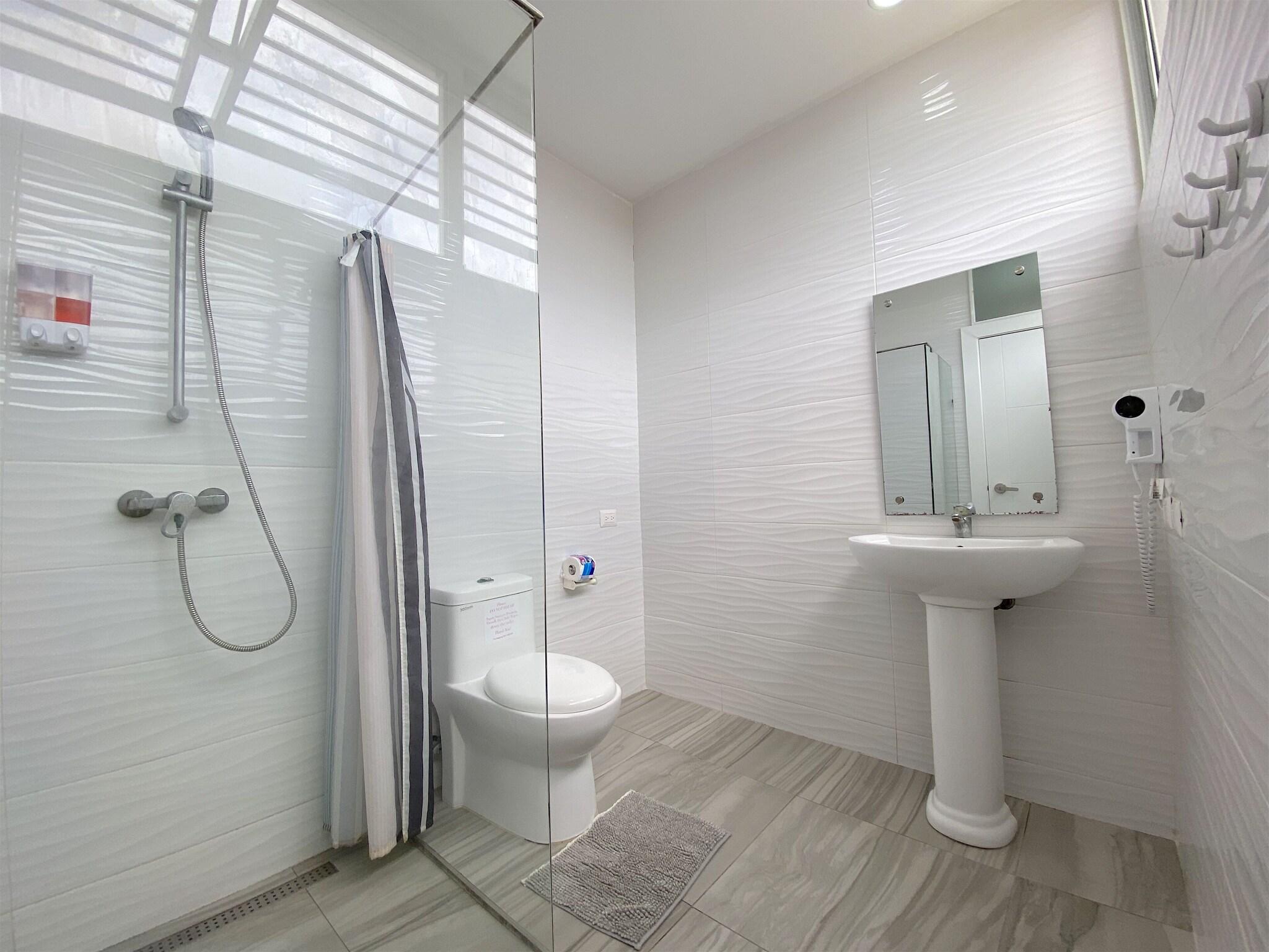 Studio Premium Queen Bed