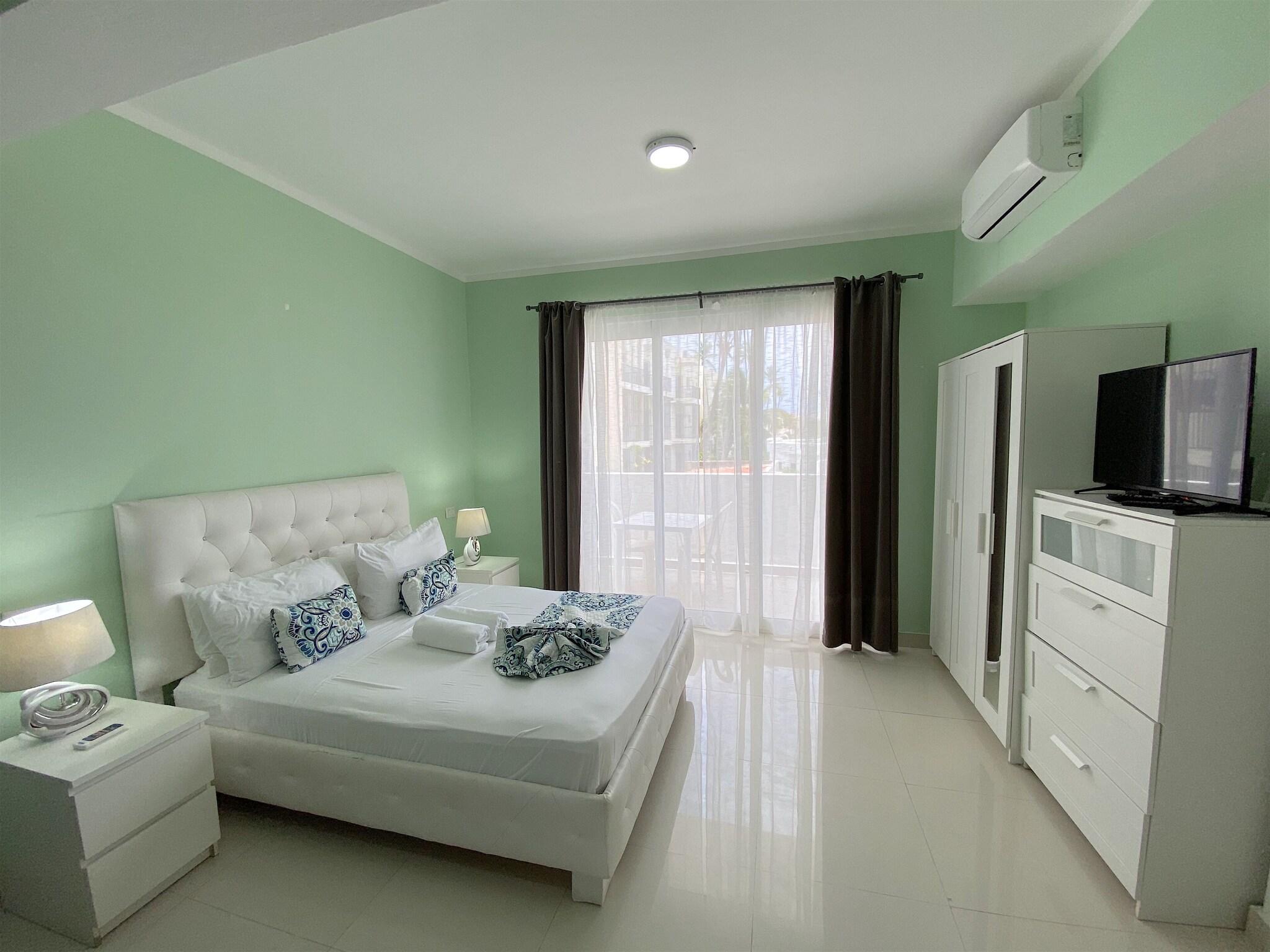 Studio Executive Queen Bed