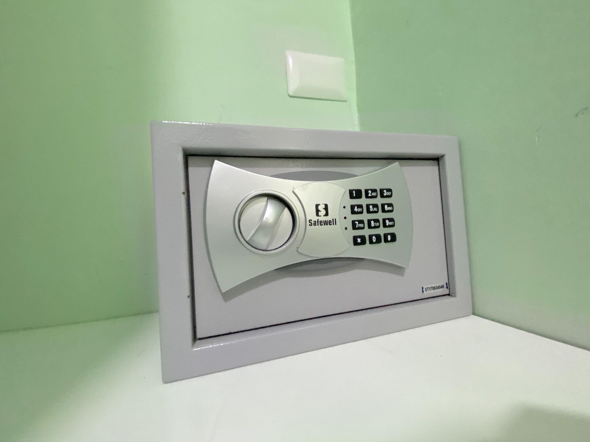 Studio Queen Size Bed