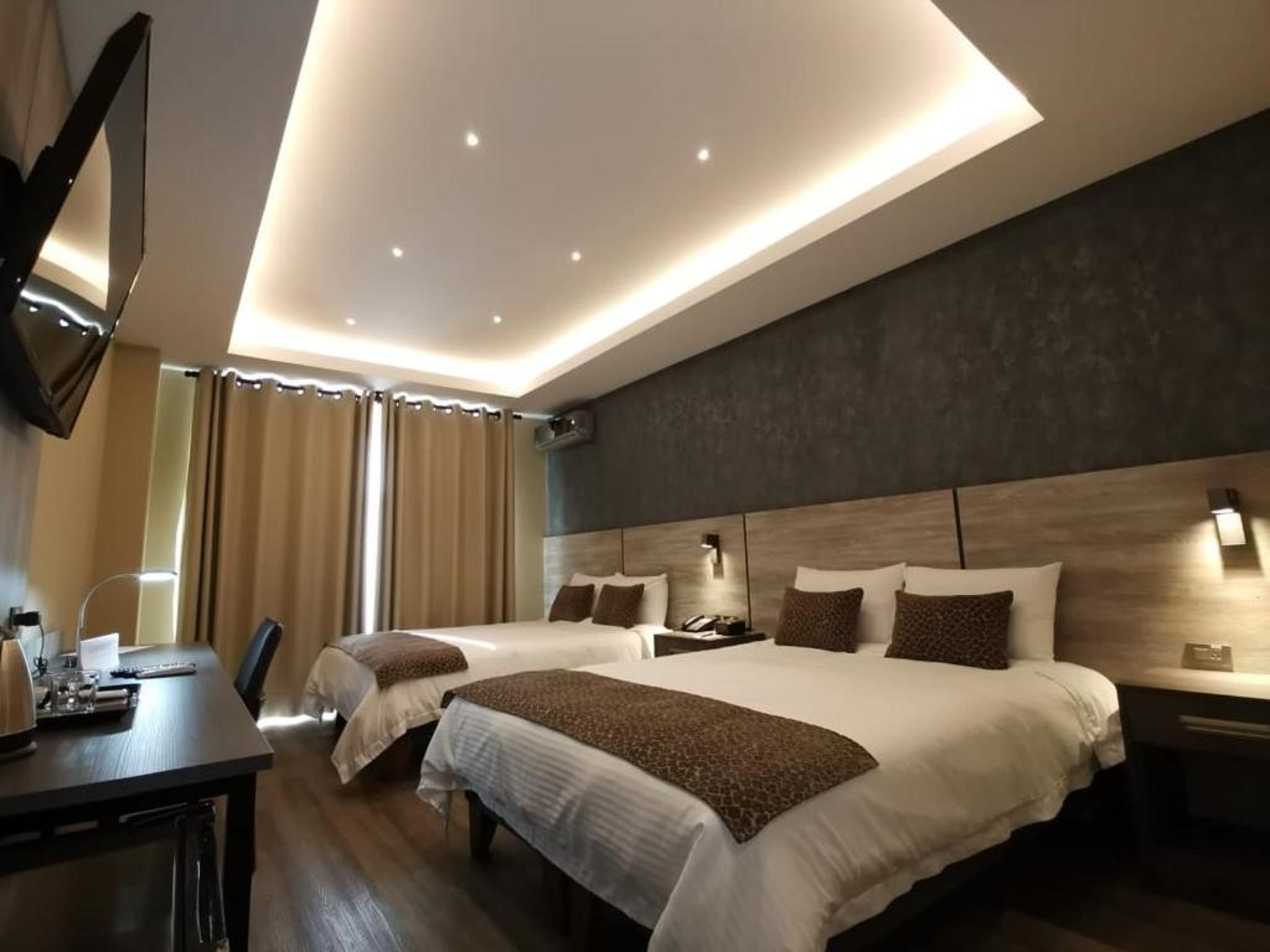 Double or Twin Queen Size Bed