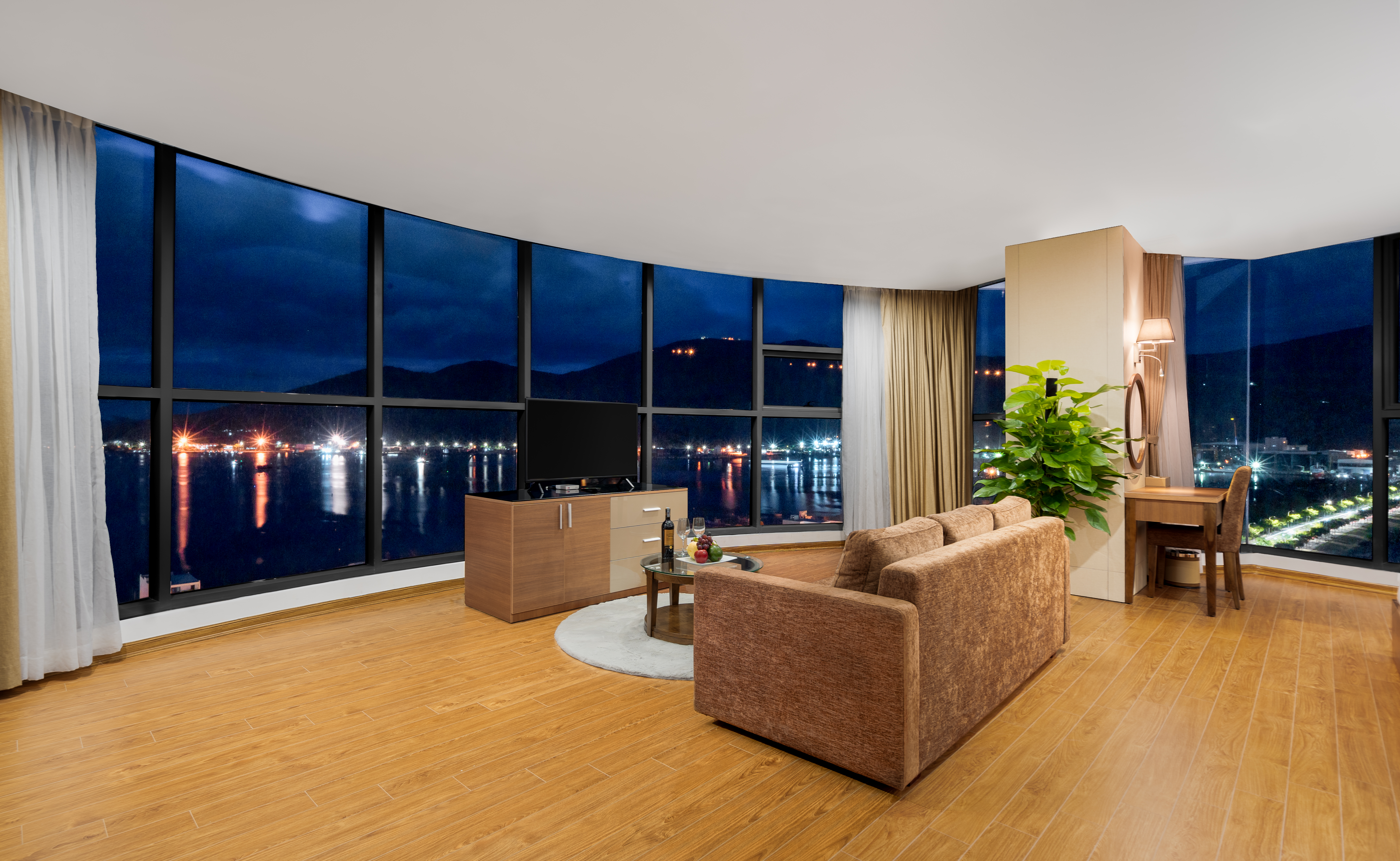 Junior Suite King Size Bed