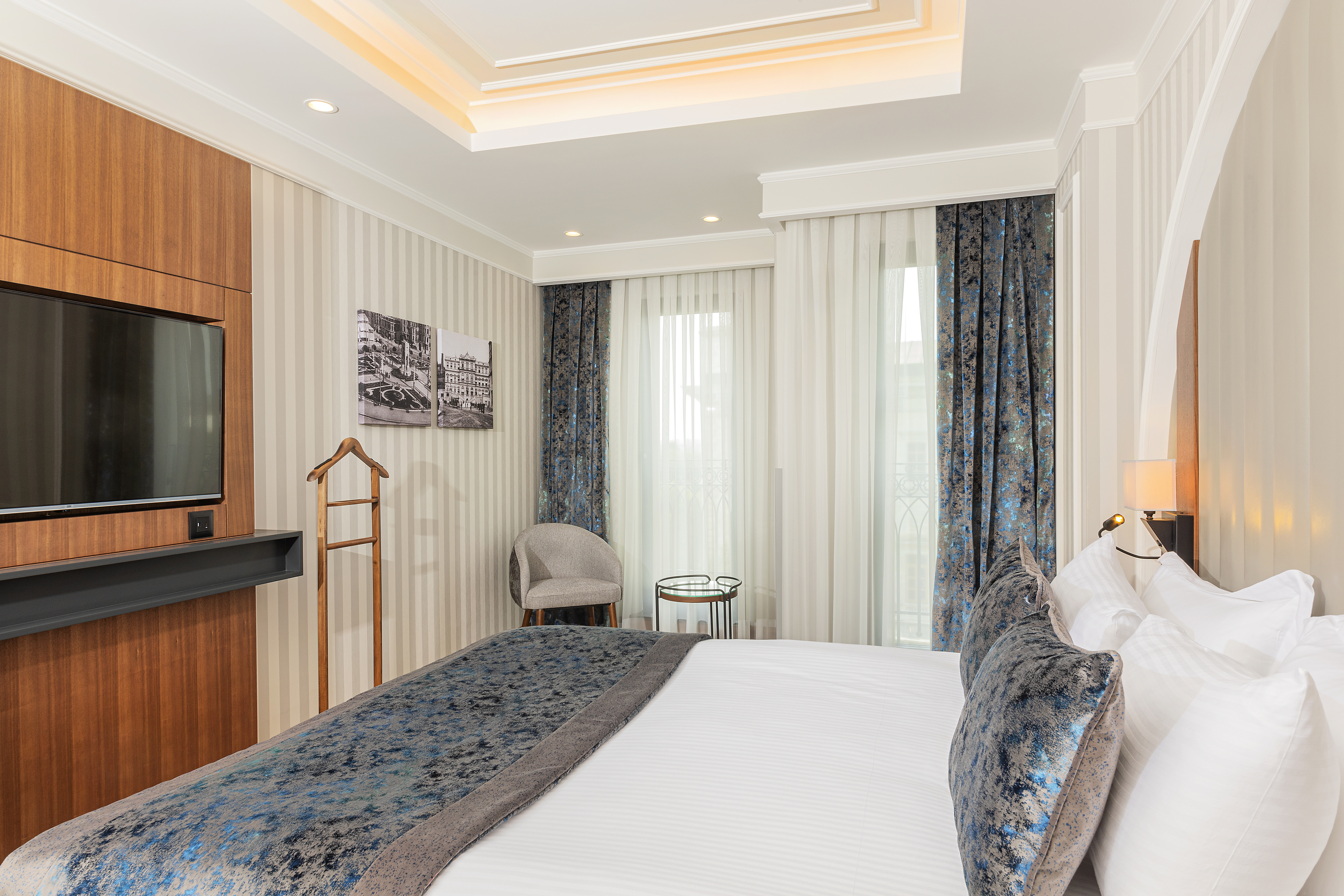 Room Connecting Room