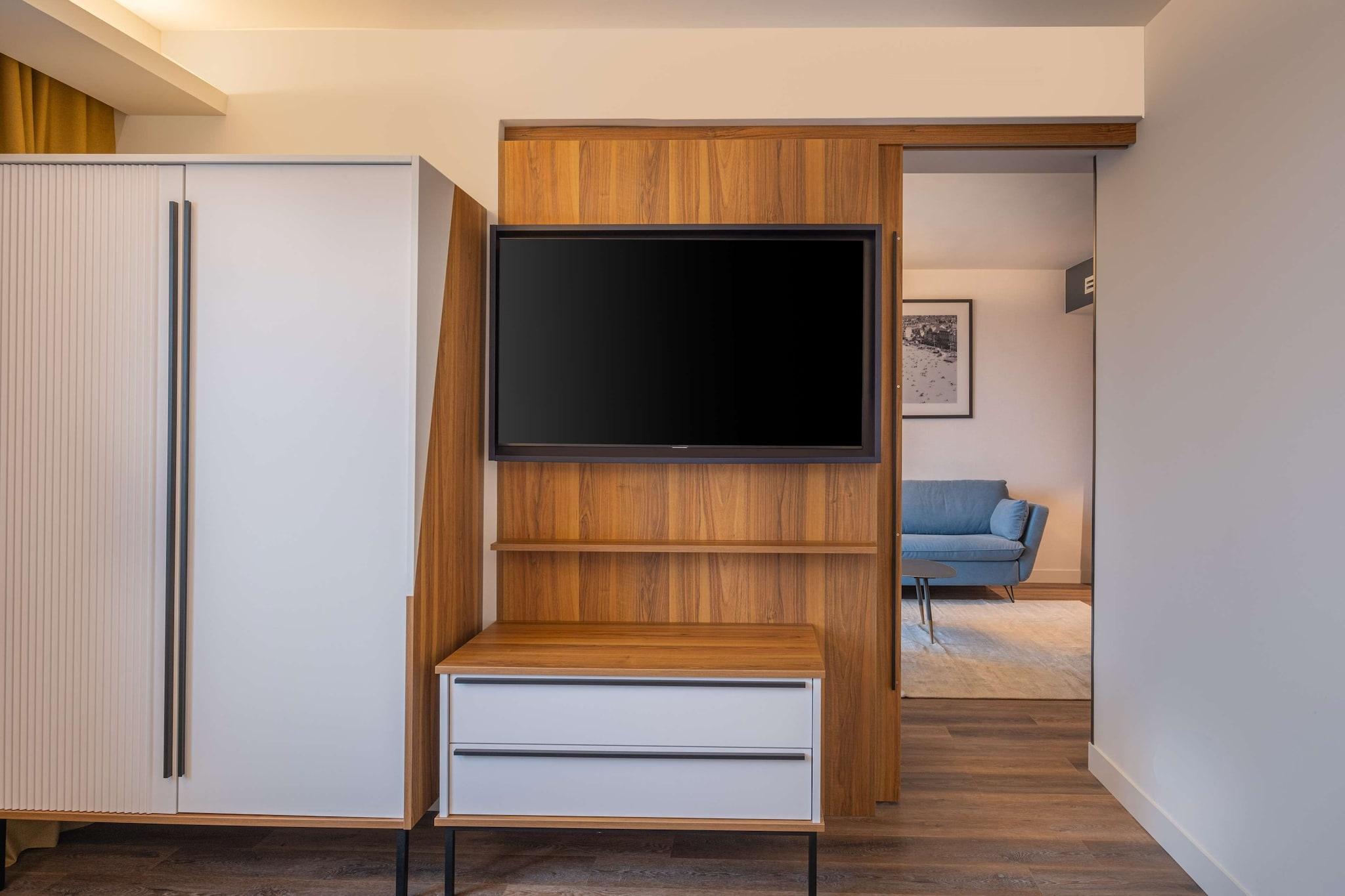 Suite City View King Bed