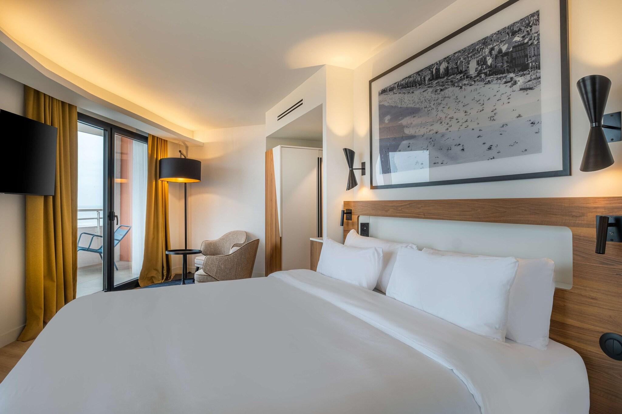 Junior Suite City View King Bed