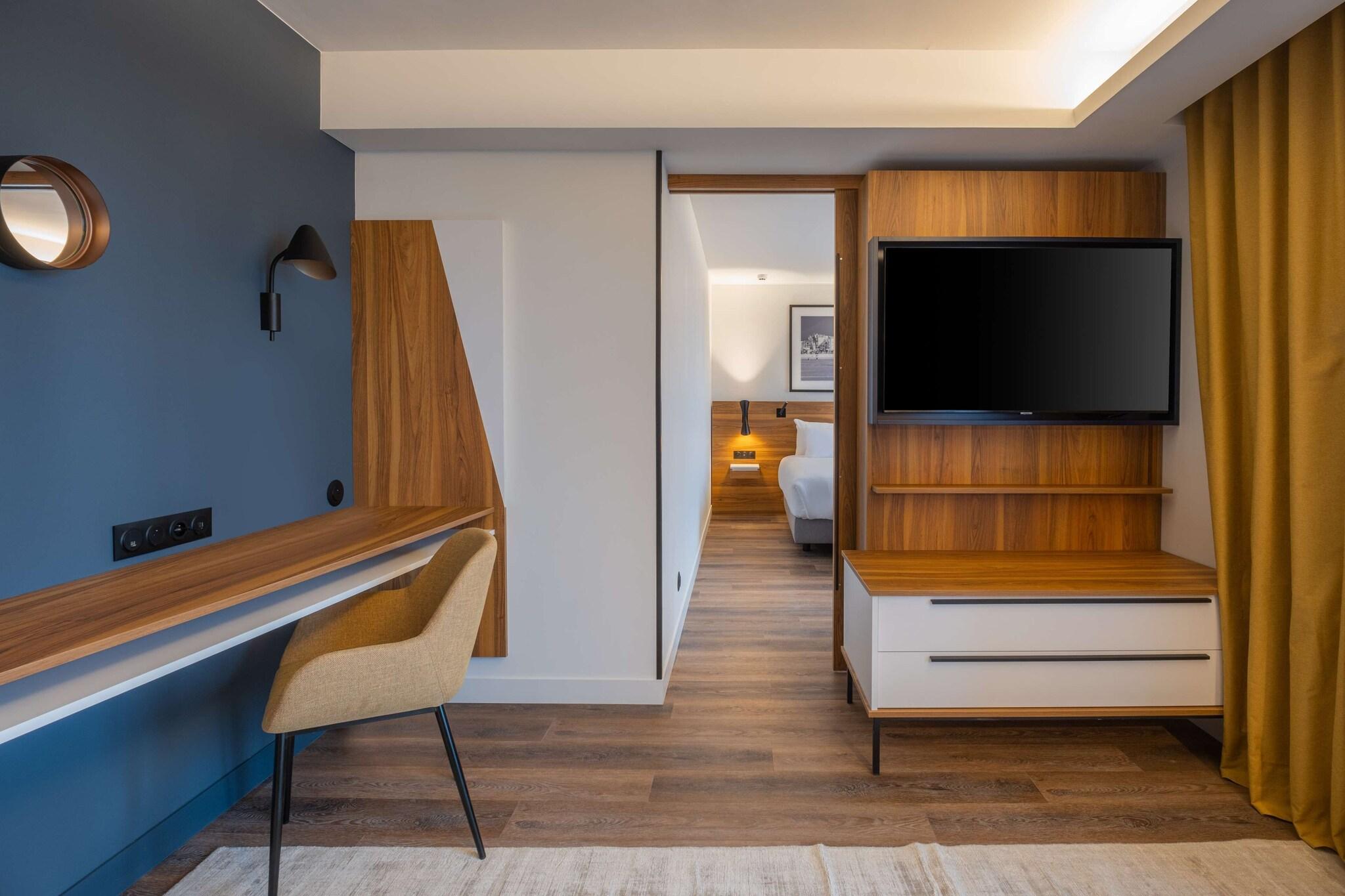 Suite City View King Bed